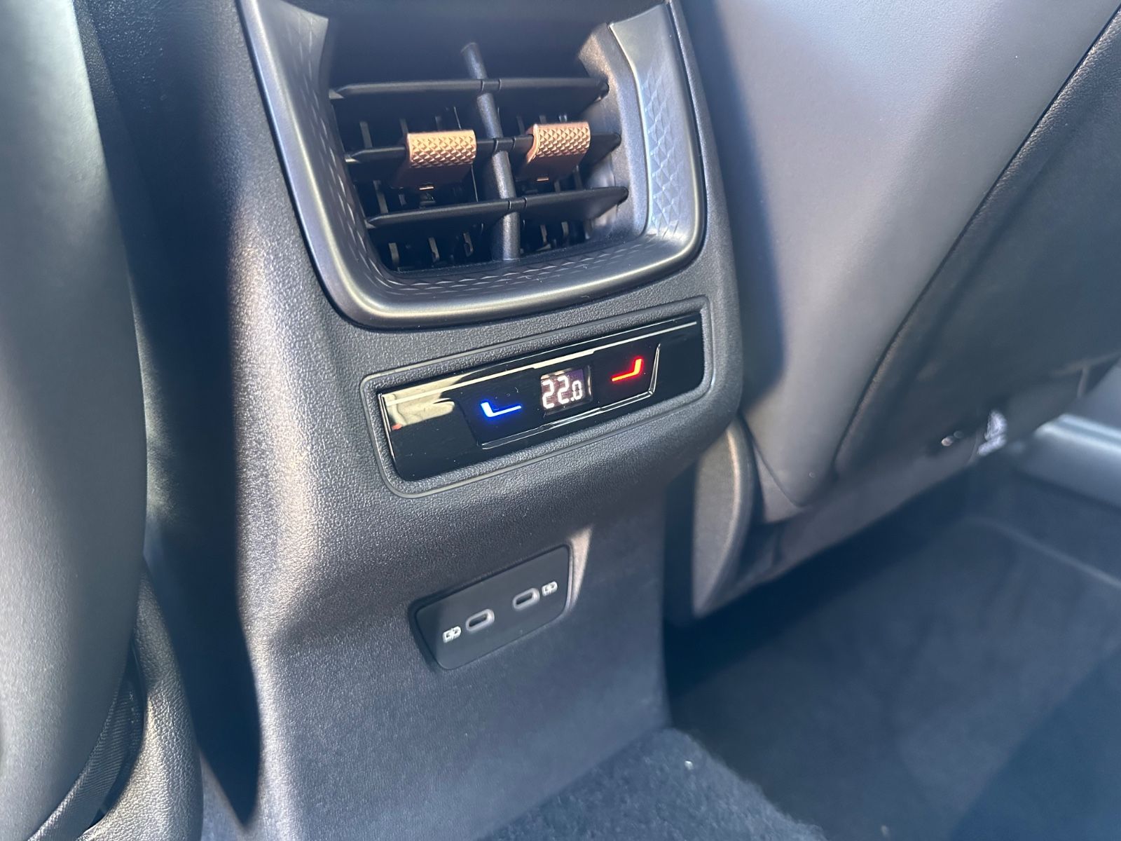 Fahrzeugabbildung CUPRA Terramar 1.5 eTSI DSG ACC/Navi/Sound/Memory/360°