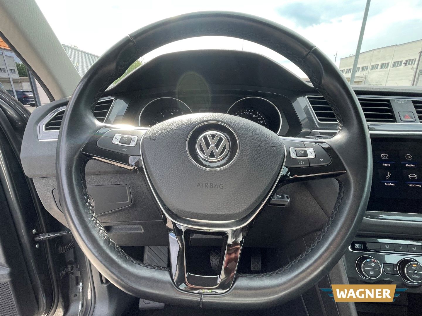 Fahrzeugabbildung Volkswagen Tiguan Comfortline  Automatik 4Motion