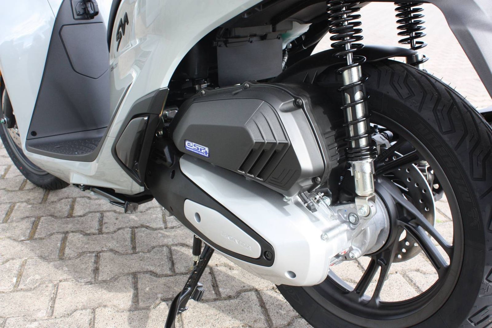 Fahrzeugabbildung Honda SH 150 i mit Smart Top Case bis 6 Jahre Garantie