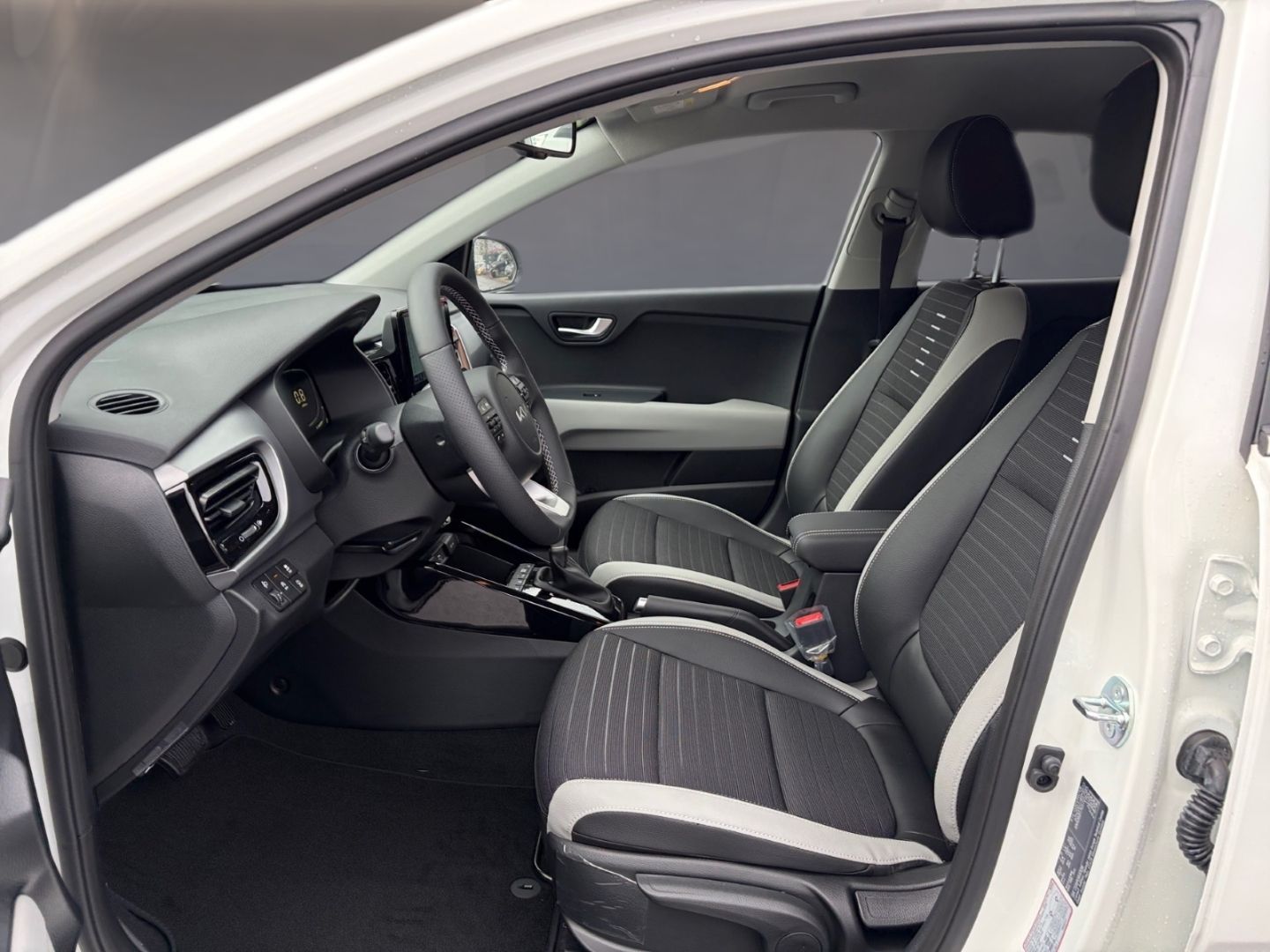 Fahrzeugabbildung Kia Stonic Spirit, AT+Technik Paket Navi LED Auto Kl