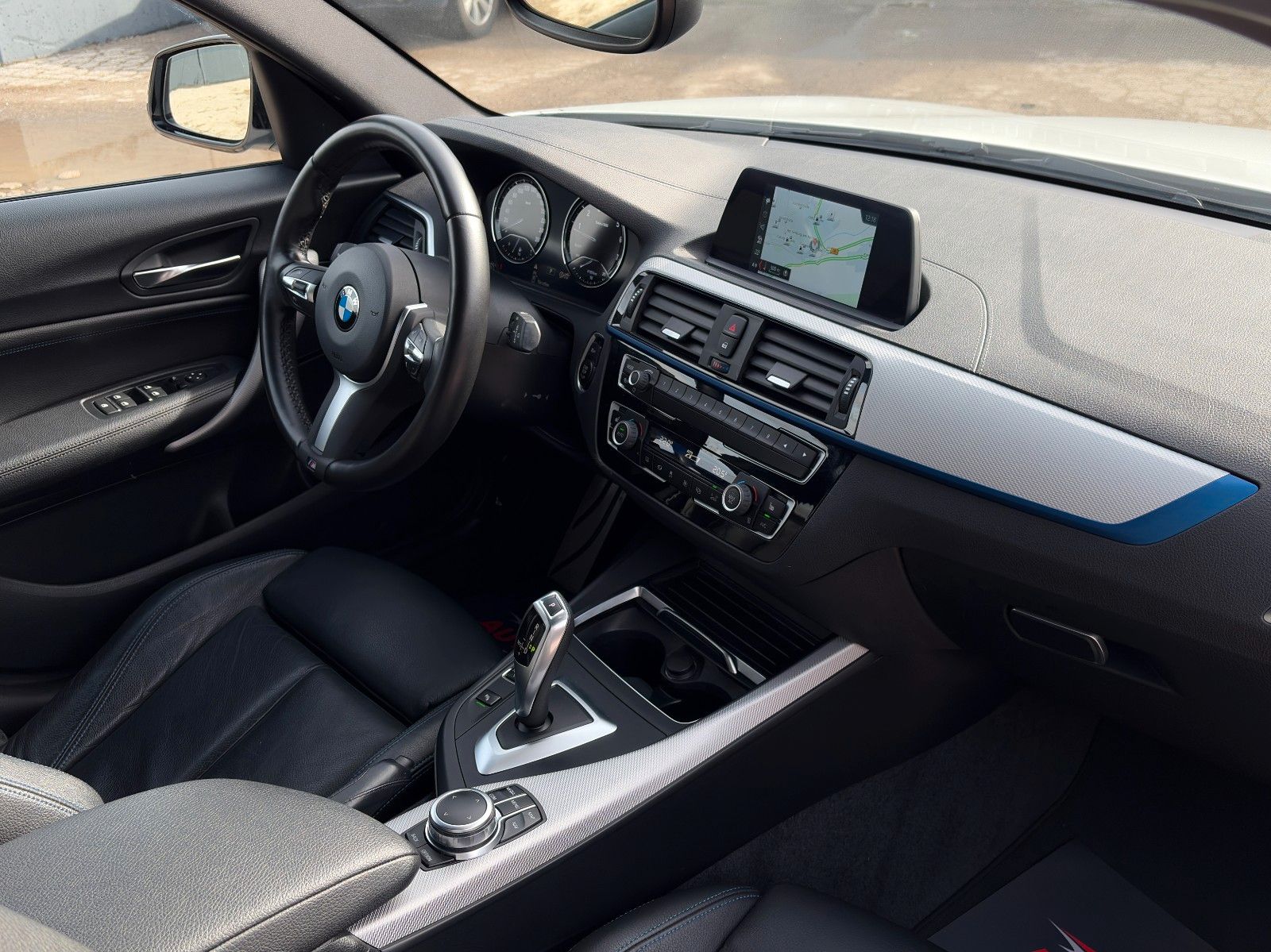 Fahrzeugabbildung BMW 120i M Sport Shadow Aut. SHZ PDC LED Navi TEMP