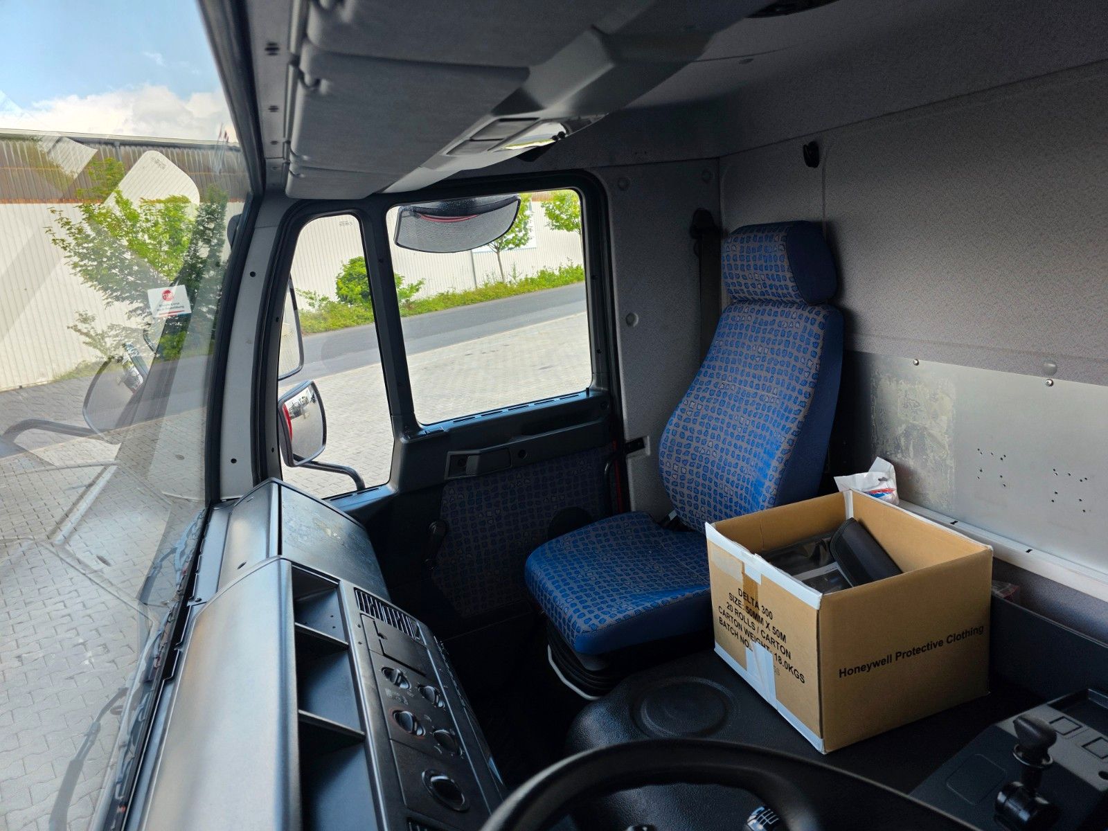 Fahrzeugabbildung MAN LE 8.150 Schaum-Löschfahrzeug 2.500L SLF 25/25