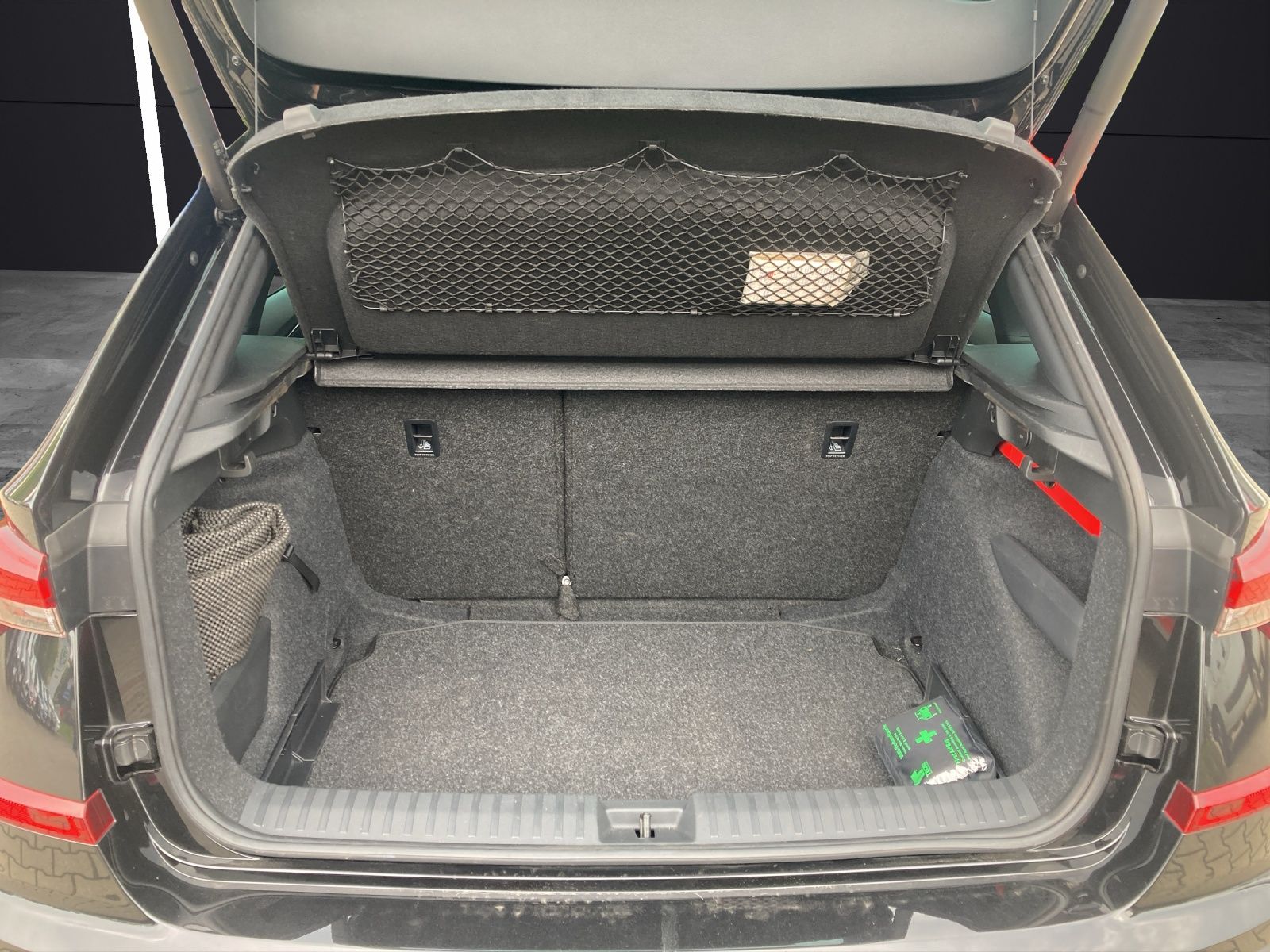 Fahrzeugabbildung SKODA Kamiq TSI Selection DSG Matrix Navi Pano AID ACC