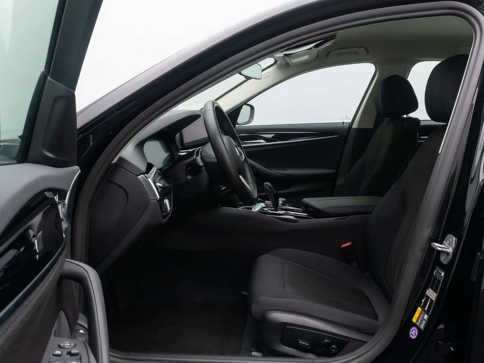 Fahrzeugabbildung BMW 530e AHK Alarm Kamera DAB 4xKlima M Sport 18Zoll