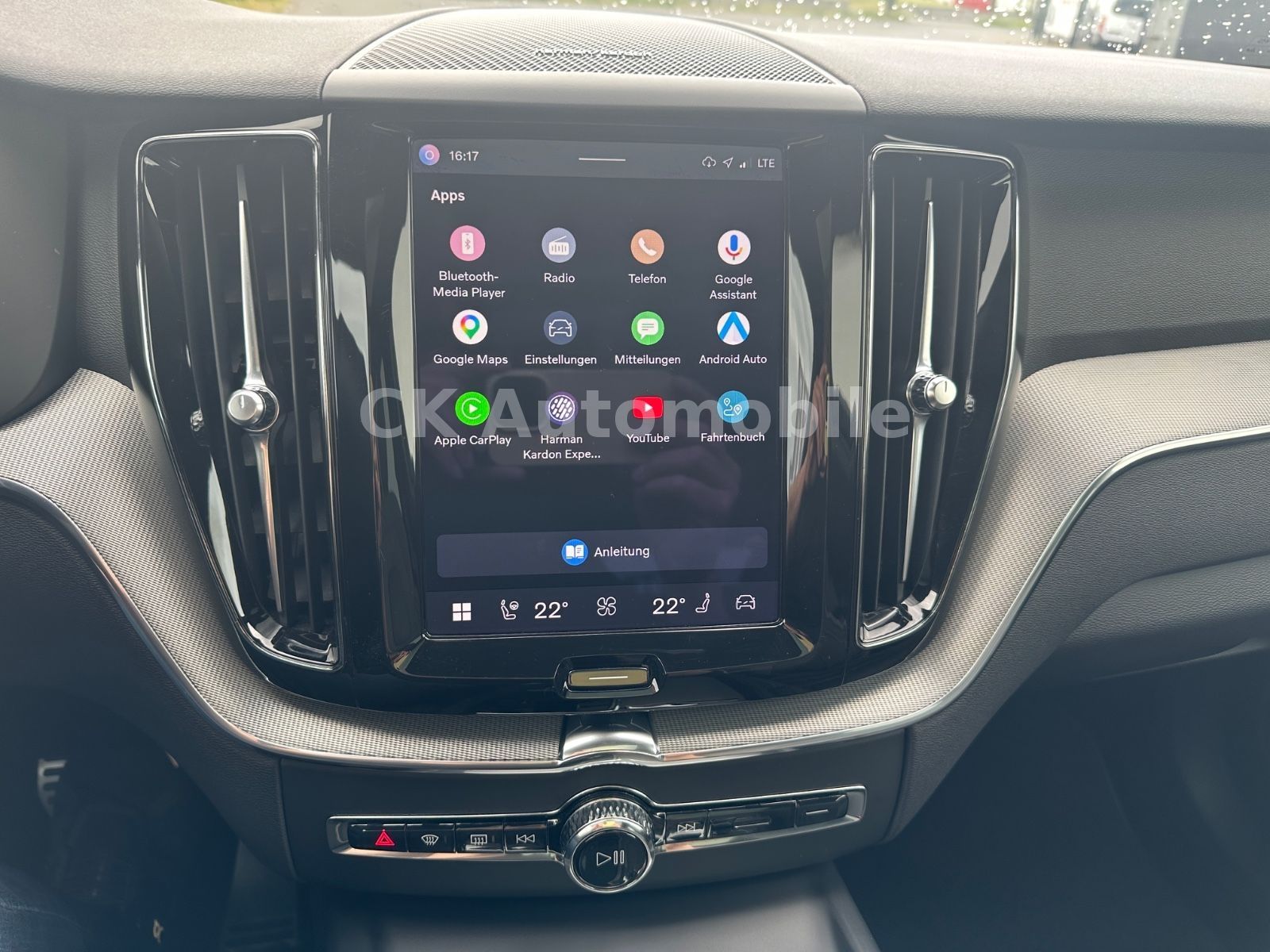 Fahrzeugabbildung Volvo XC60 R Design 2WD/Navi/Pano/Kamera/LED