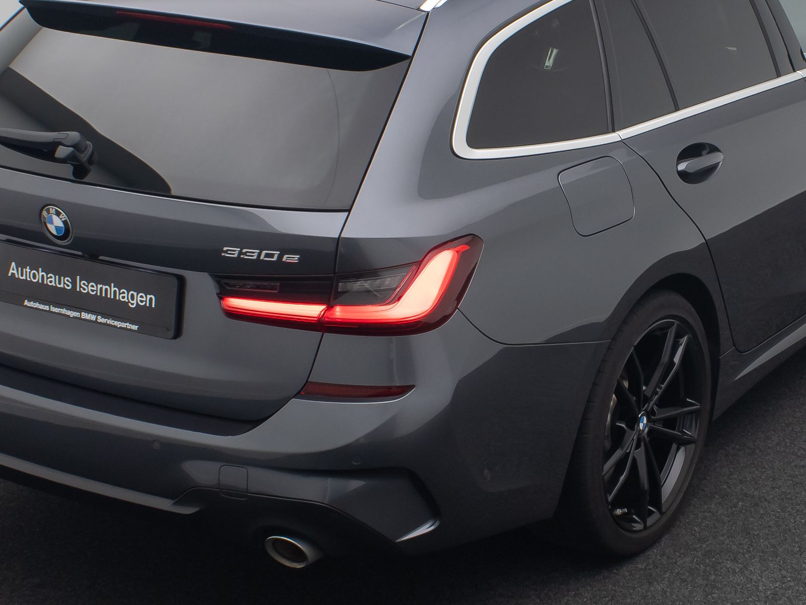 Fahrzeugabbildung BMW 330e xD M Sport Individual Kamera Laser HUD 19"