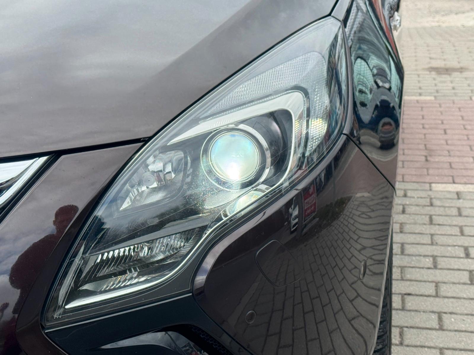 Opel Zafira C 2.0D*Leder*7Sitze*Xenon*Pano*Navi*VOLL!