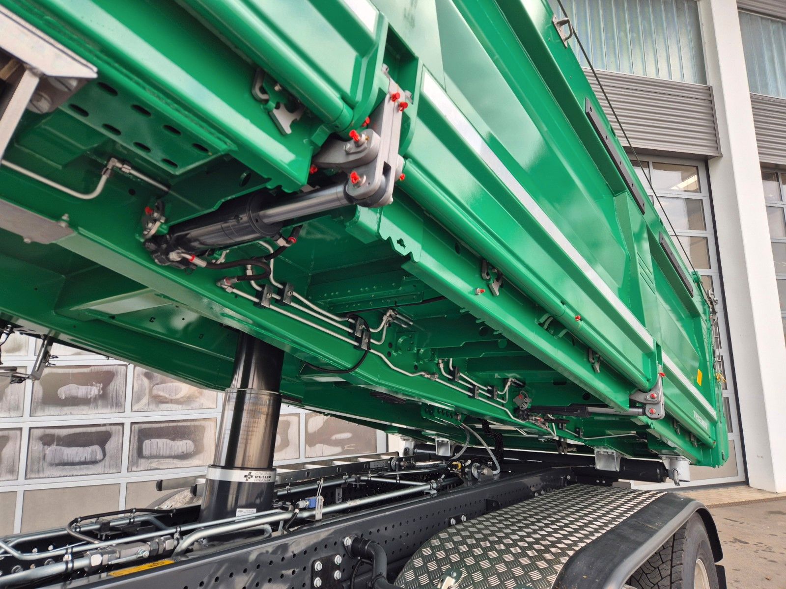 Fahrzeugabbildung Iveco AS360X50Z/P HR ON+ 8x4 Meiller AHK Intarder Cam