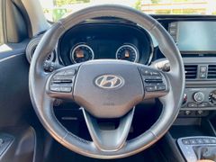 Fahrzeugabbildung Hyundai i10 1.0 Automatik  KLIMA SHZ ALLWETTER ALU PDC