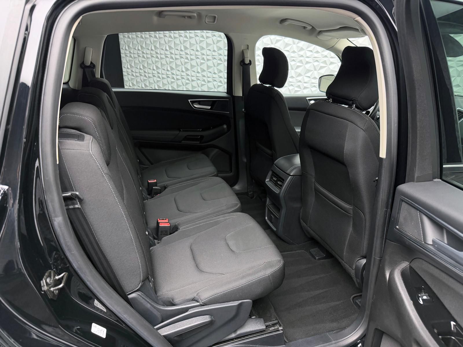 Fahrzeugabbildung Ford S-MAX 1.5 TITANIUM/7-SITZE/KEYLES/RCAM/NAV/PDC