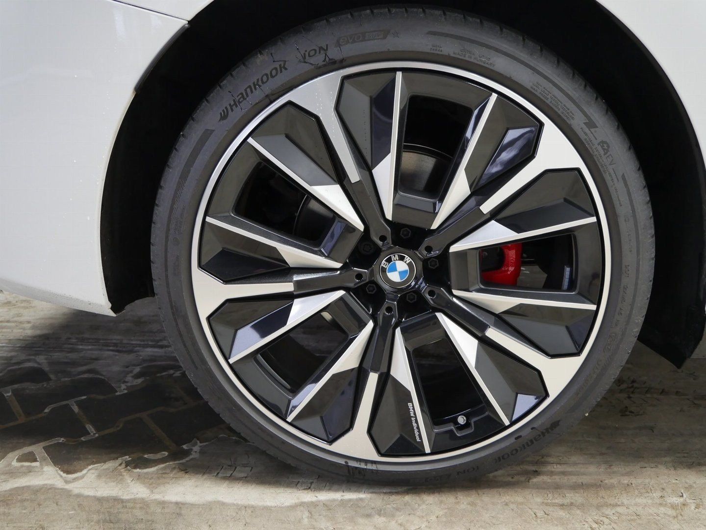 Fahrzeugabbildung BMW iX M70 | B&W| Panorama-Glasdach| Sitzbelüftung v