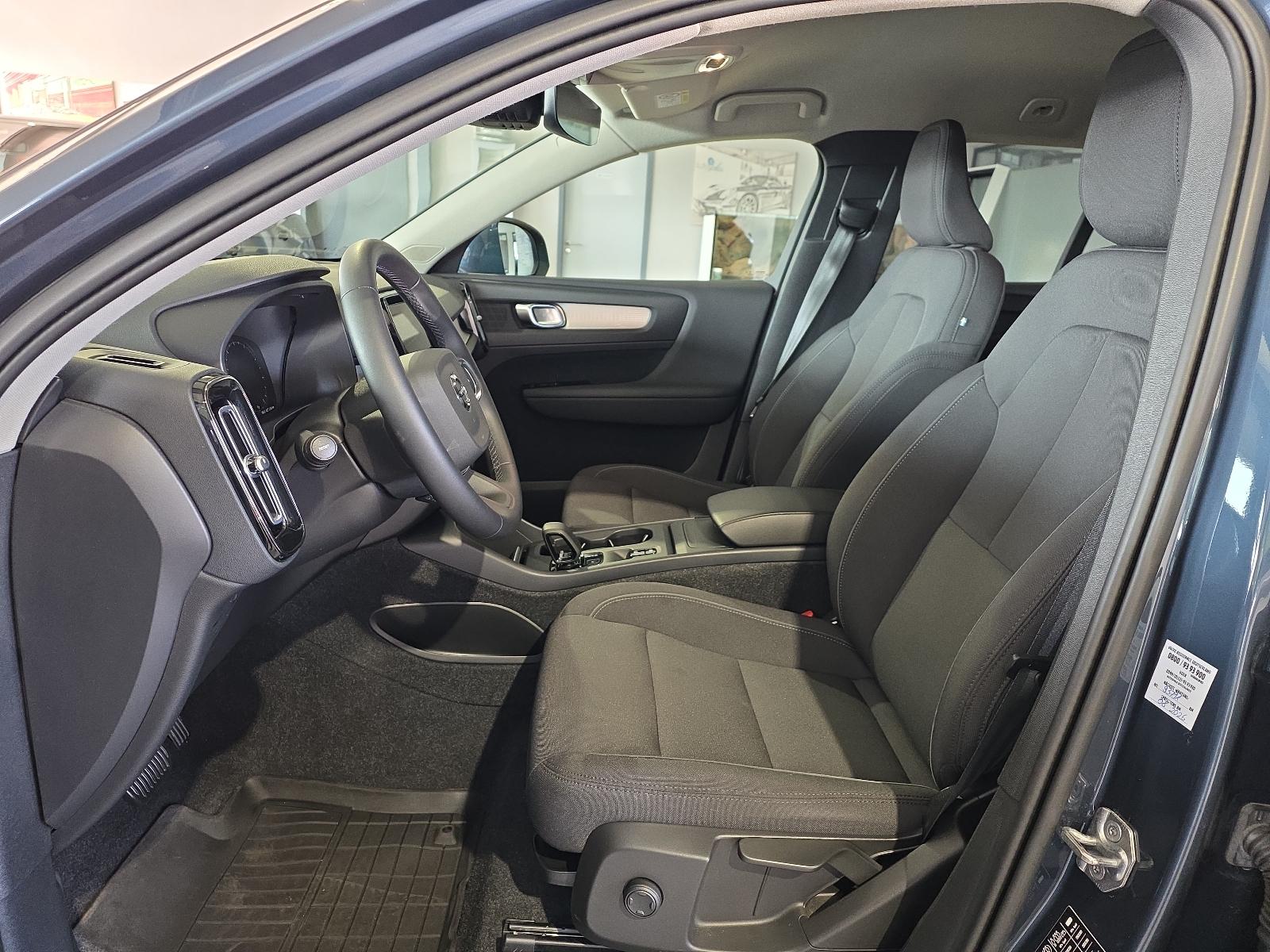 Volvo XC40 T3 Momentum Pro ACC BLIS AHK Kamera LED SHZ