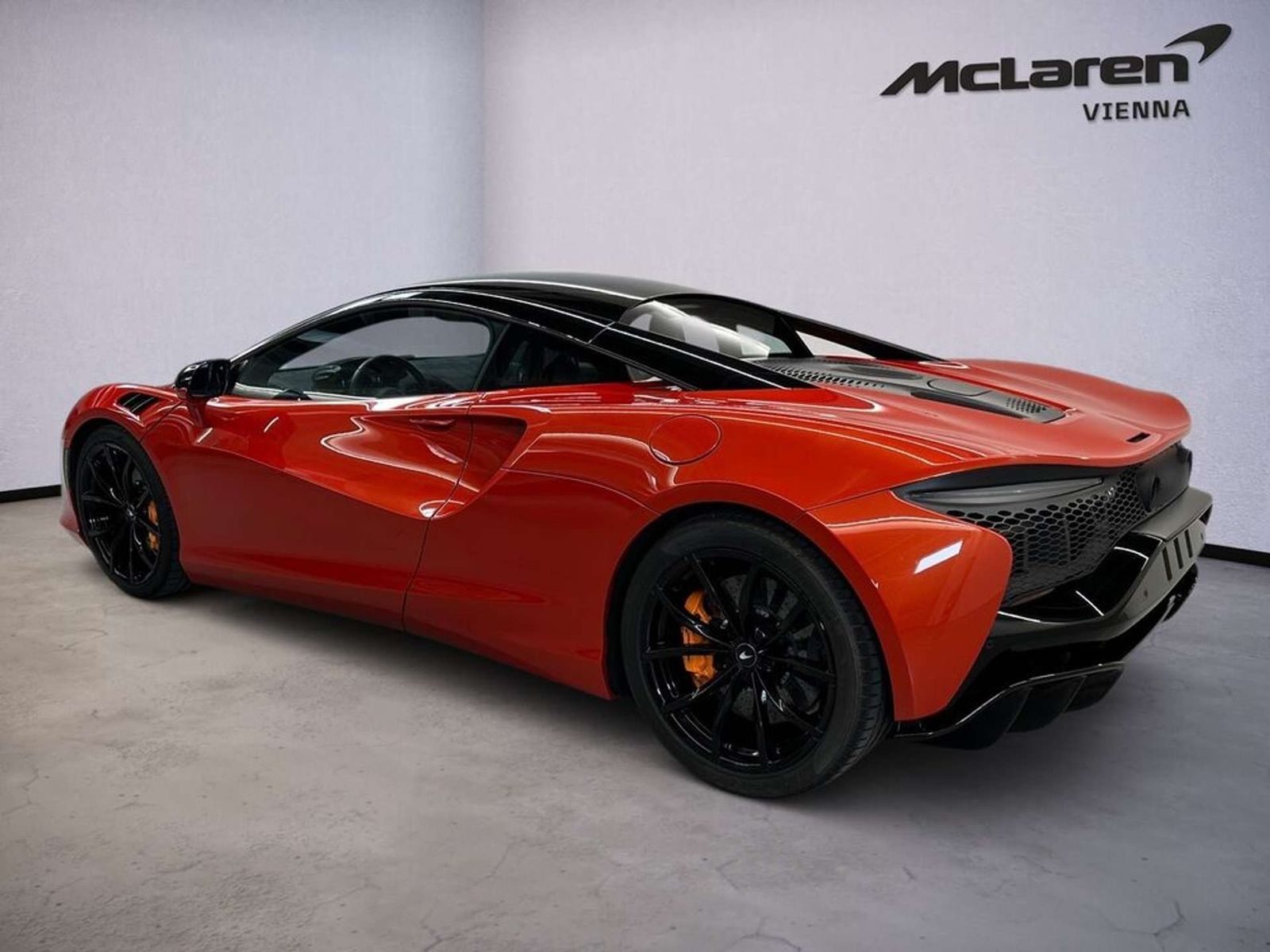 McLaren Artura Coupé / 1.99% Leasingaktion / B&W / Lift imagem 3