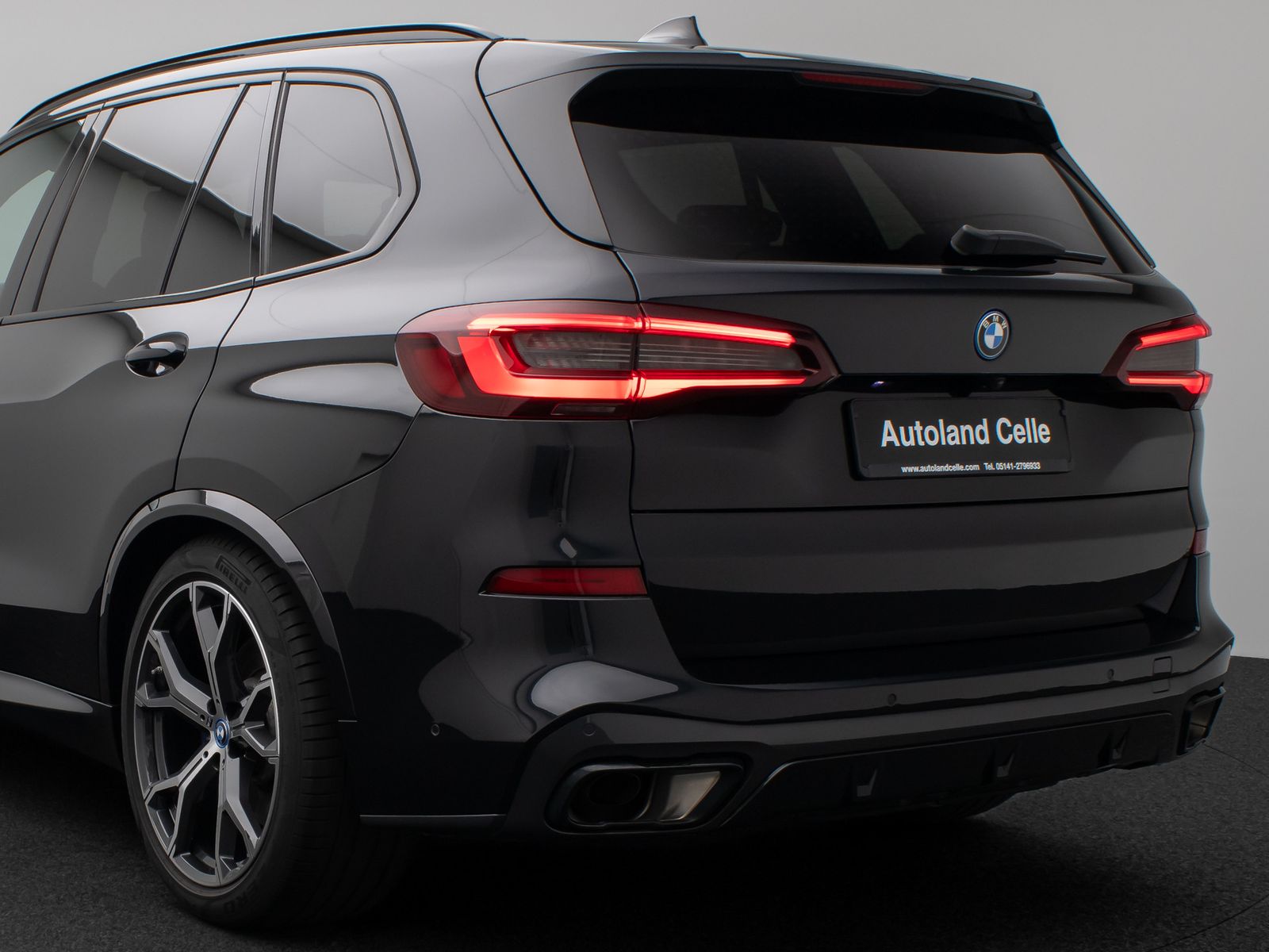 Fahrzeugabbildung BMW X5 xD45e M Sport Panorama Laser 360°HUD DAB B&W