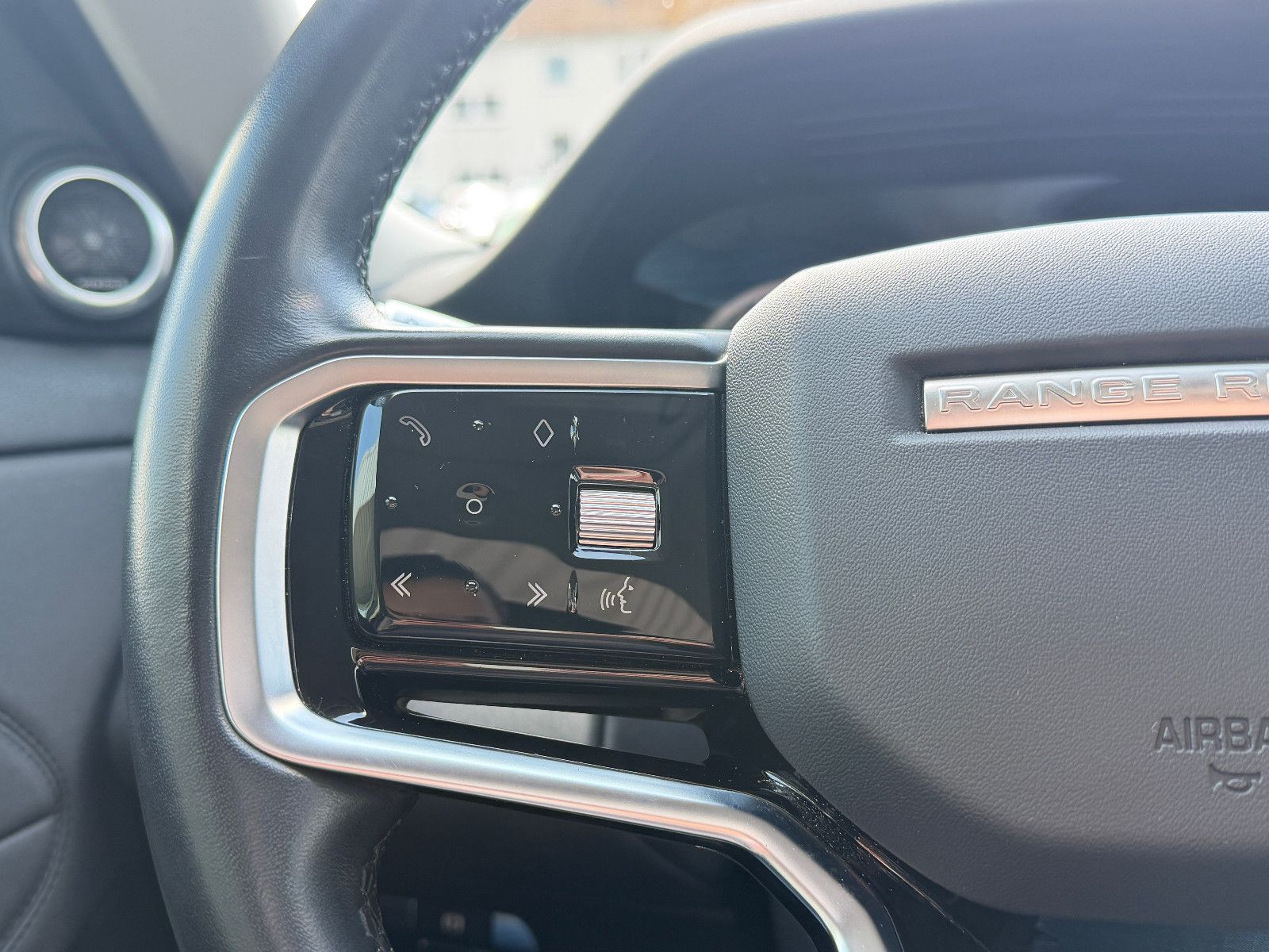 Fahrzeugabbildung Land Rover Range Rover Evoque SE Hybrid /PANO/MERIDIAN/