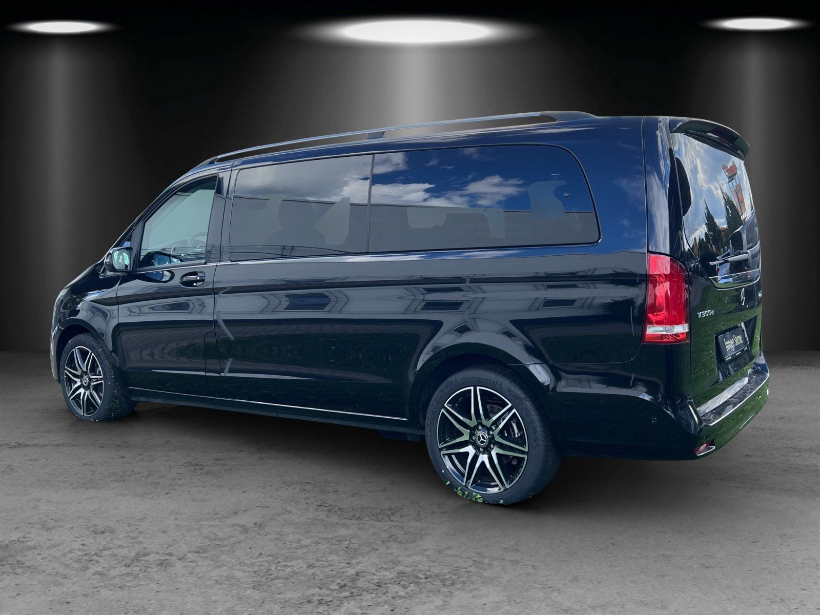 Fahrzeugabbildung Mercedes-Benz V300d 4M EDITION Extralang AIRMATIC DISTR 19"AMG