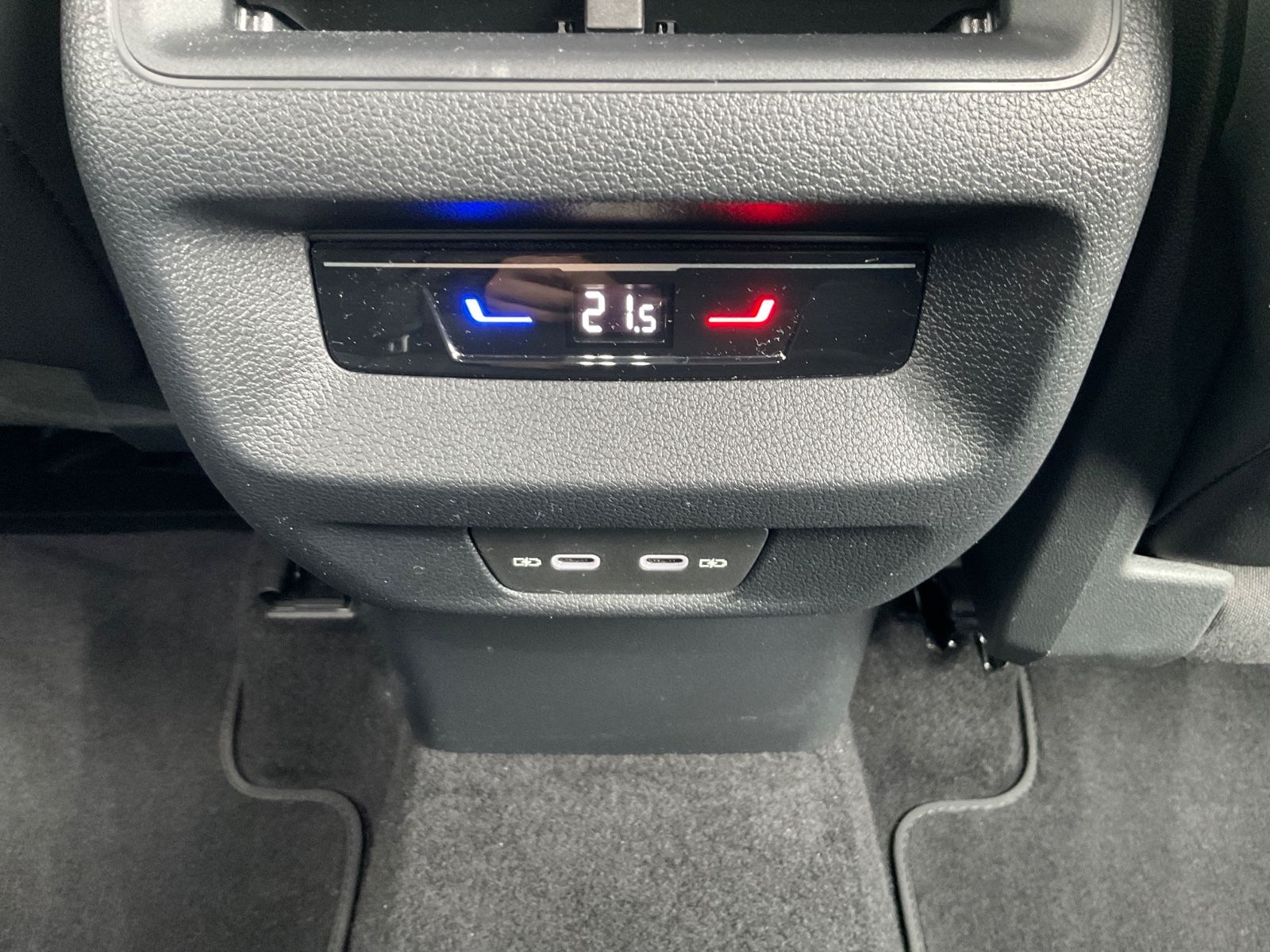 Fahrzeugabbildung Volkswagen Tiguan 2.0 TDI SCR DSG GOAL,AHK,IQLight,Navi,ACC