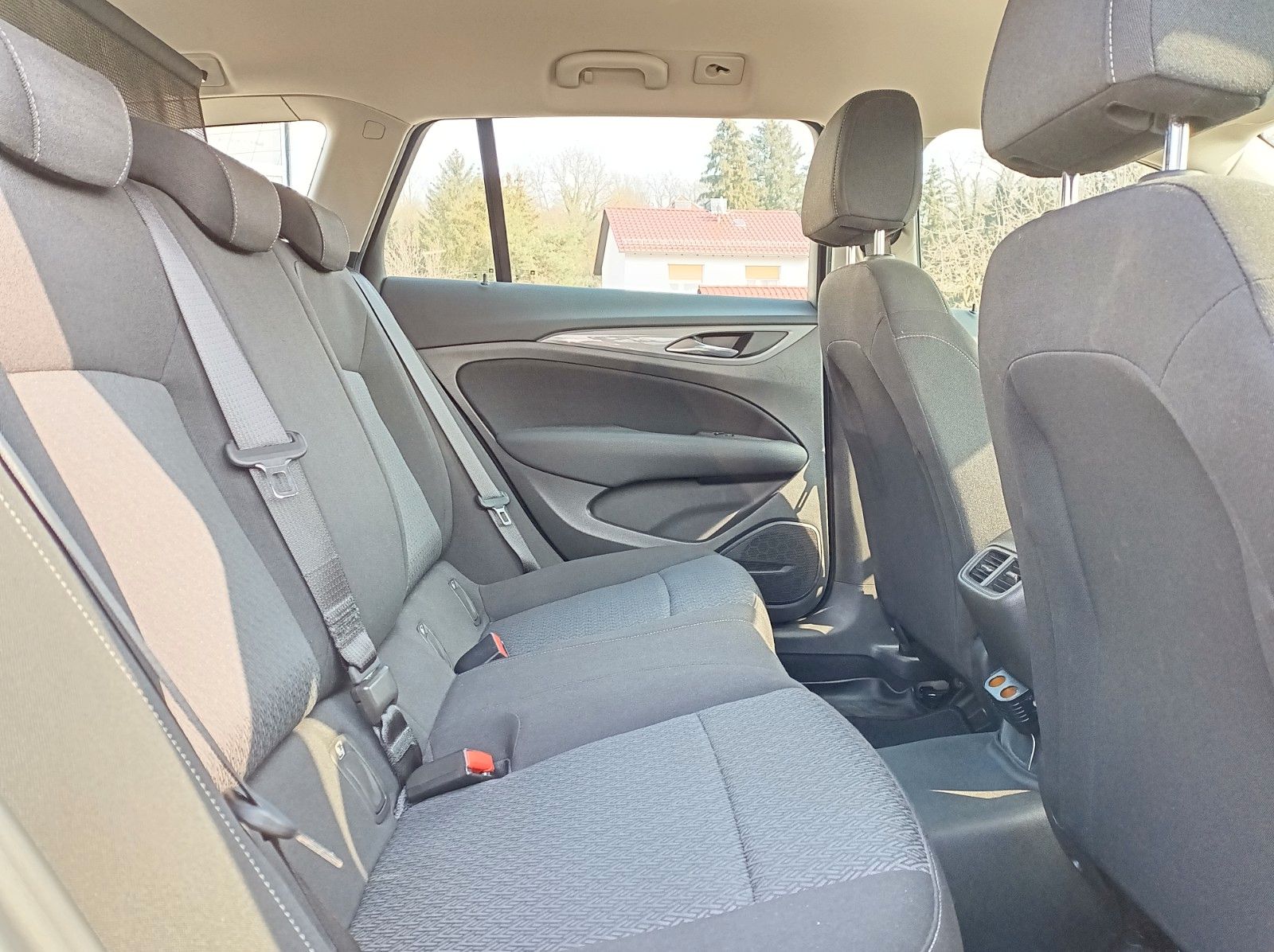 Fahrzeugabbildung Opel INSIGNIA B+SPORTSTOURER+BUSINESS+KAMERA+AHK+SH++