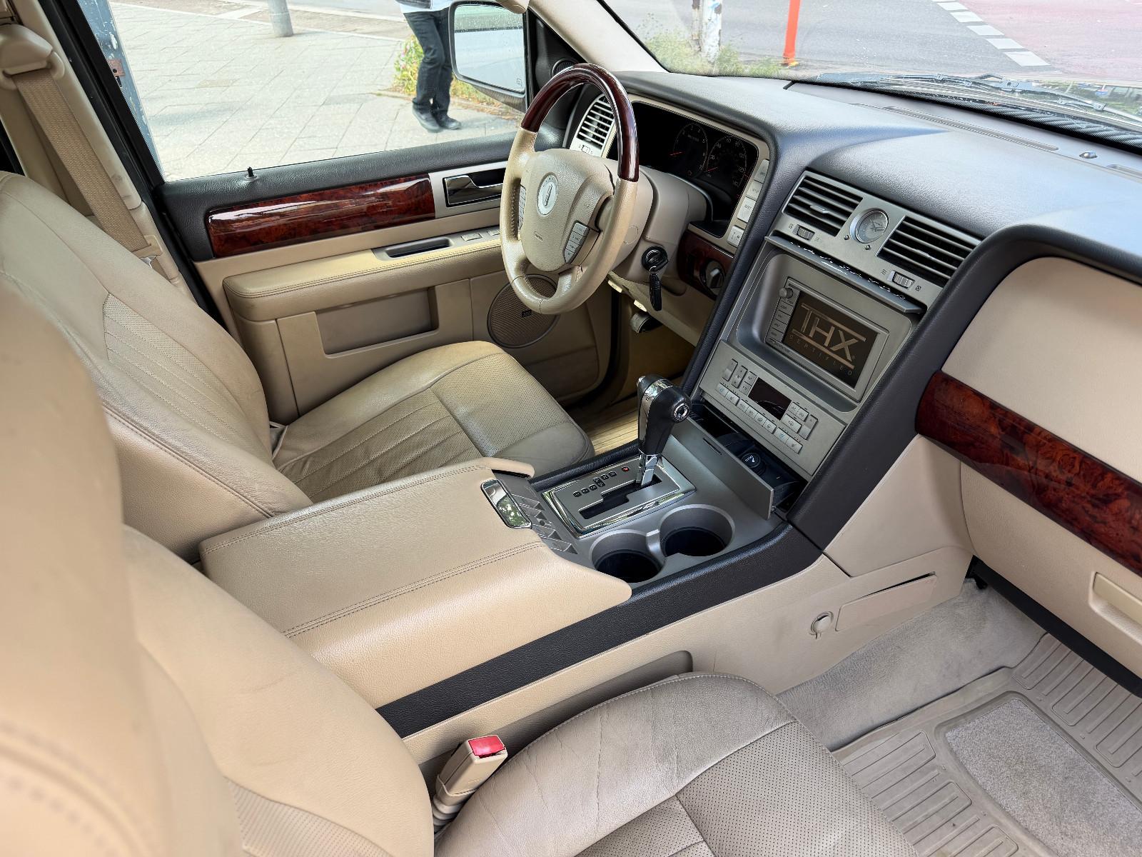 Lincoln NAVIGATOR 5,4L V8 4x4*AUT.*LEDER*EGSD*7-SITZE*