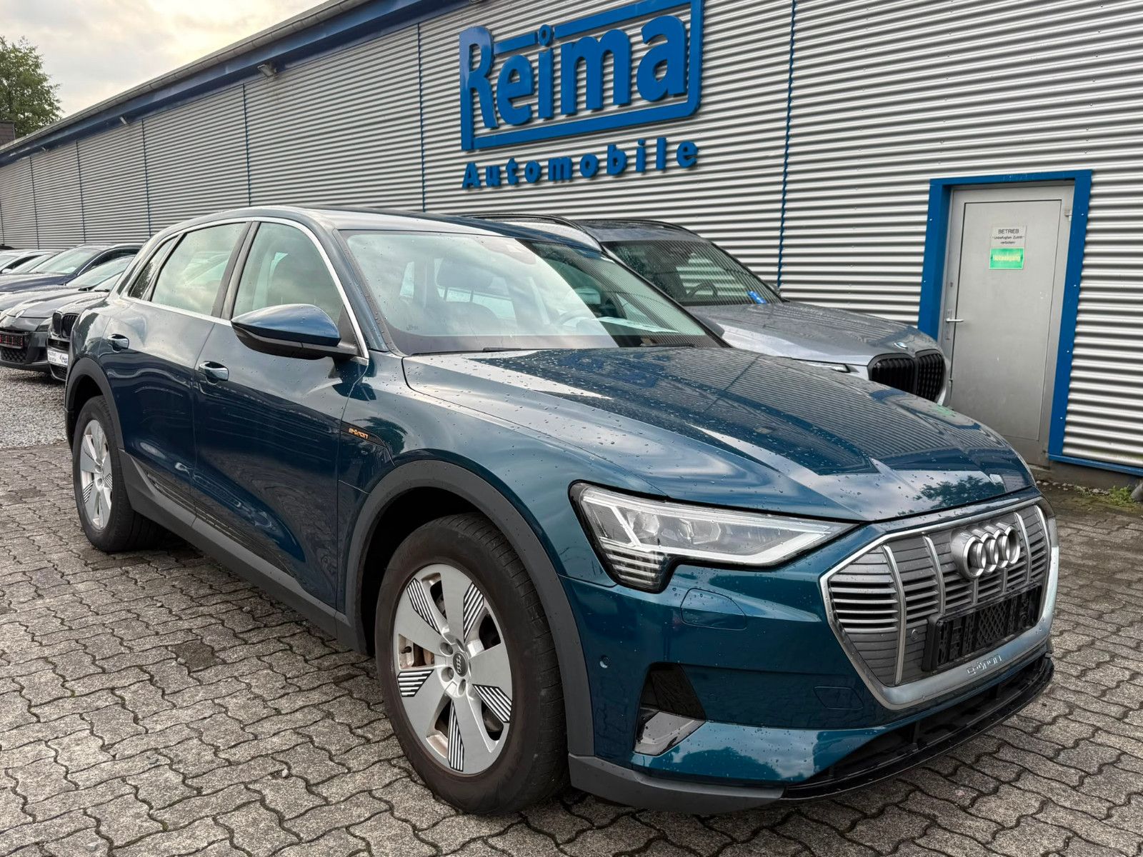 Fahrzeugabbildung Audi e-tron 50 quattro 71 KWH, LED, Navi, SOH 90,7%