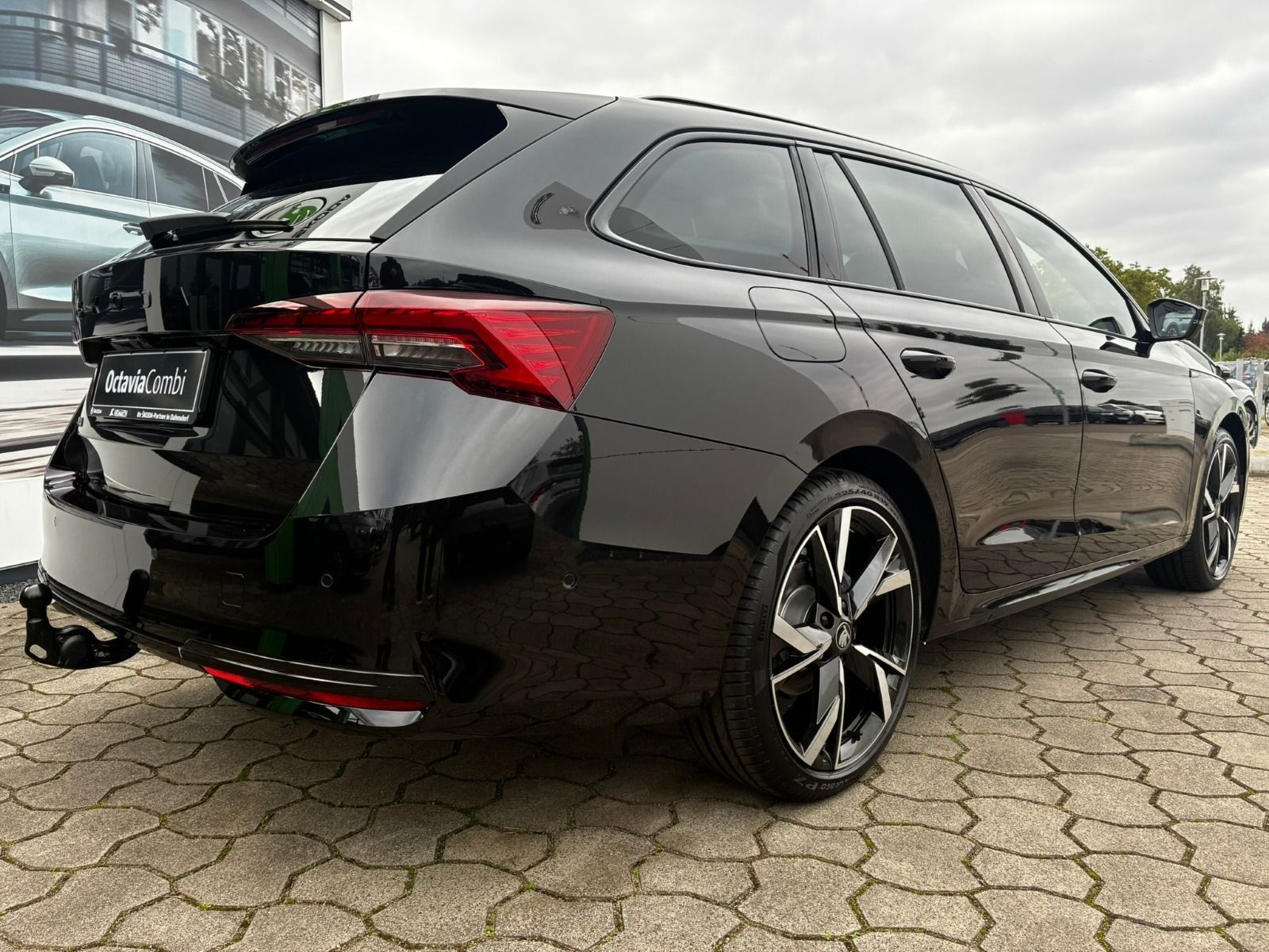 Fahrzeugabbildung SKODA Octavia Combi  1.5 TSI Sportline DSG*AHK*360°Cam