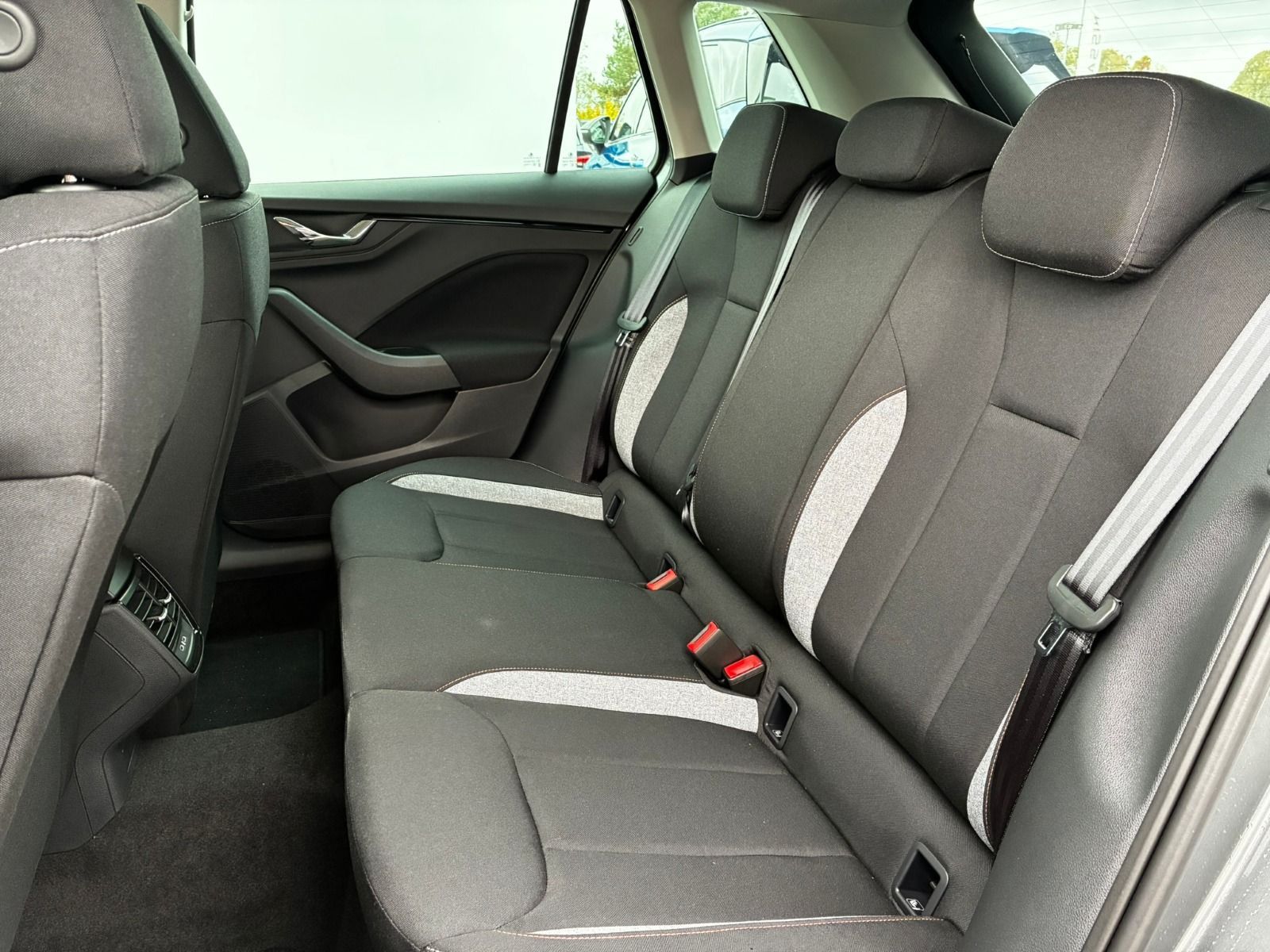 Fahrzeugabbildung SKODA Kamiq Selection 115PS DSG*RFK*PDC*LED*SmartLink