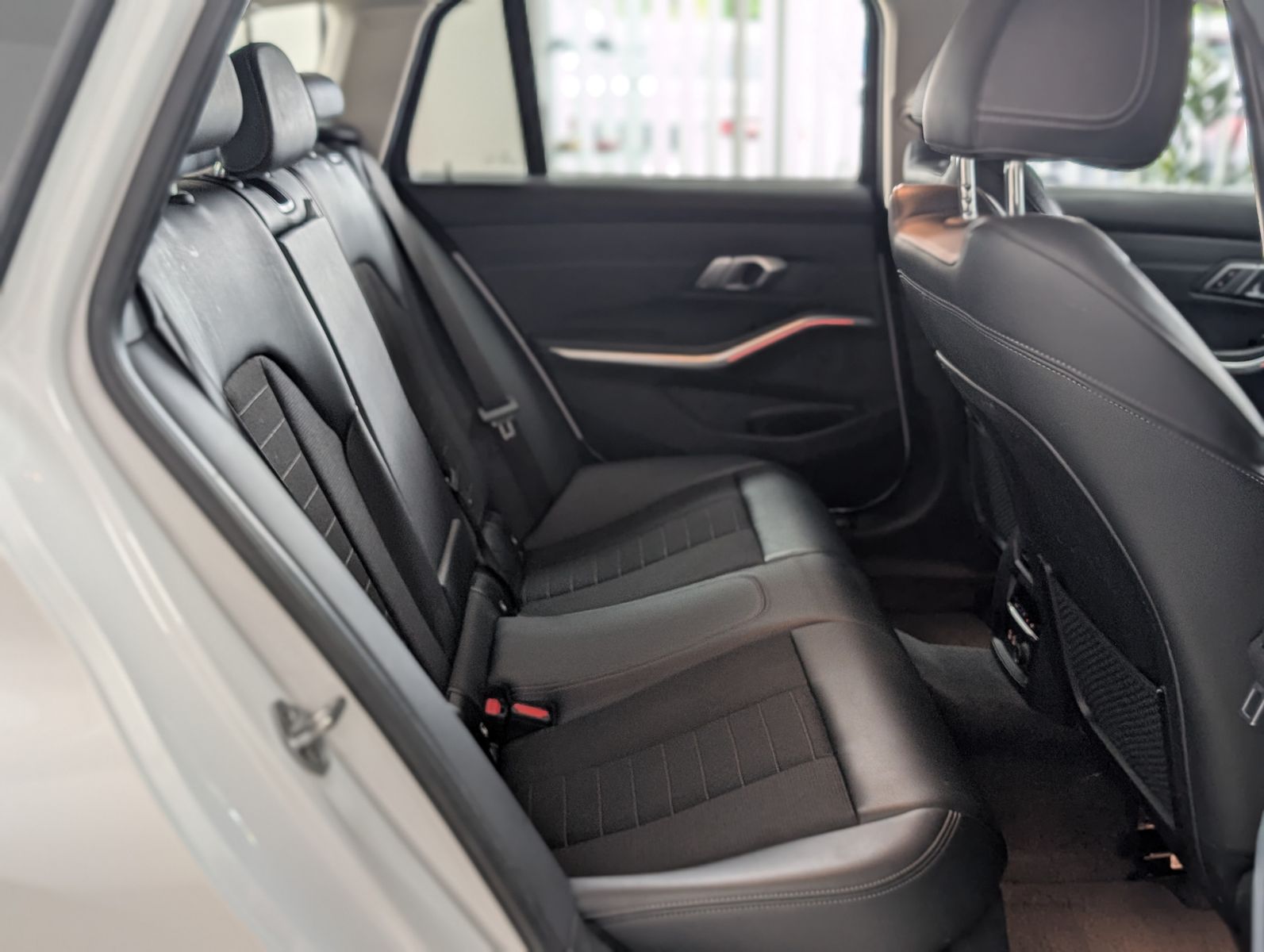 Fahrzeugabbildung BMW 320 d Sport Line LED TEMP SHZ PDC NAVI APP