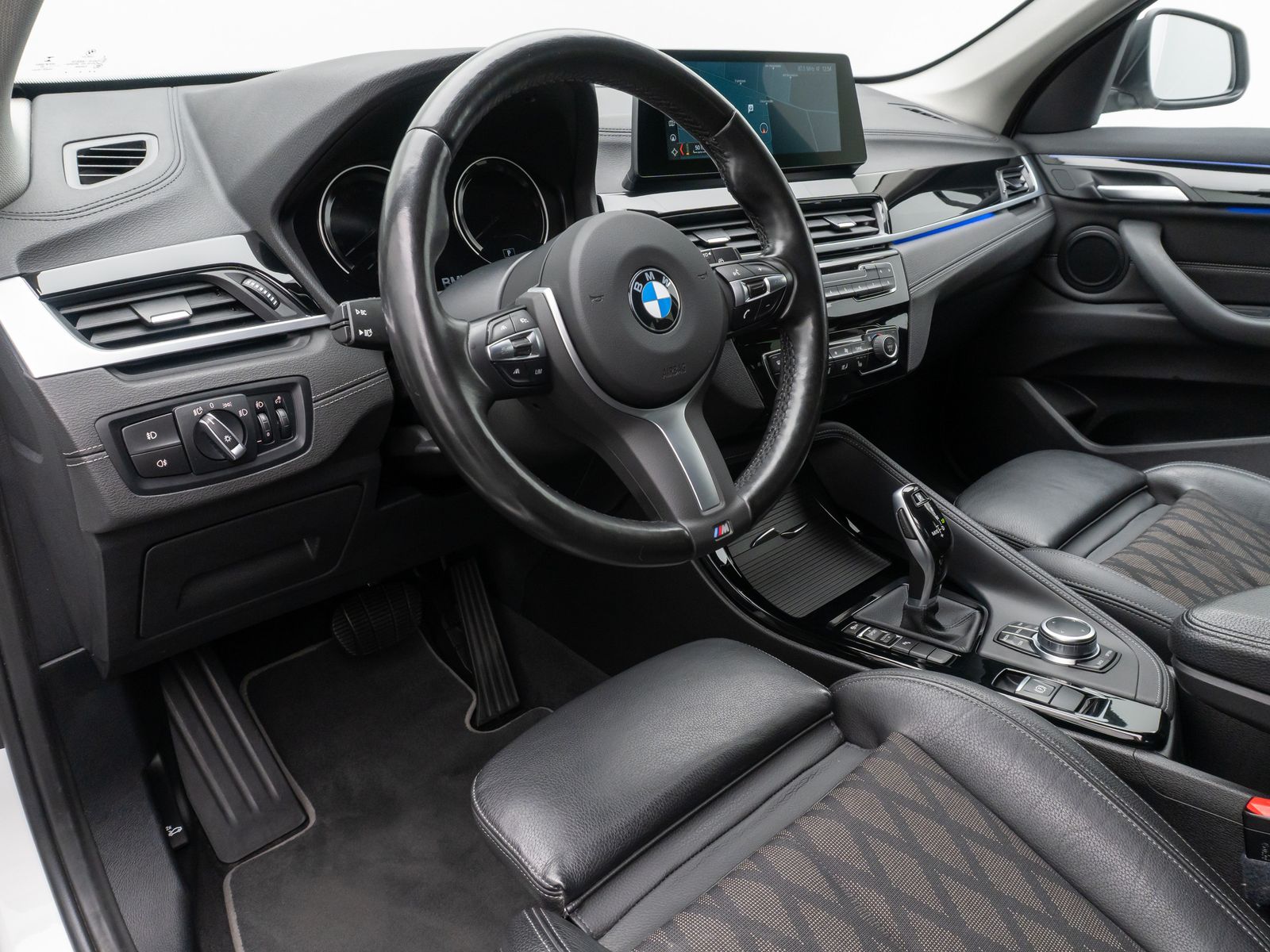 Fahrzeugabbildung BMW X1 sD20d xLine Navi+HUD Kamera DAB AHK Sportsitz