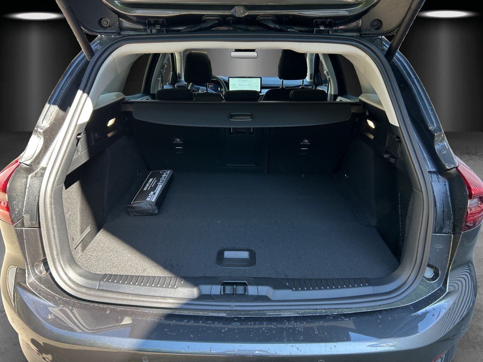 Fahrzeugabbildung Ford Focus Titanium X Winter P. B&O e.Call LM 17Z LED