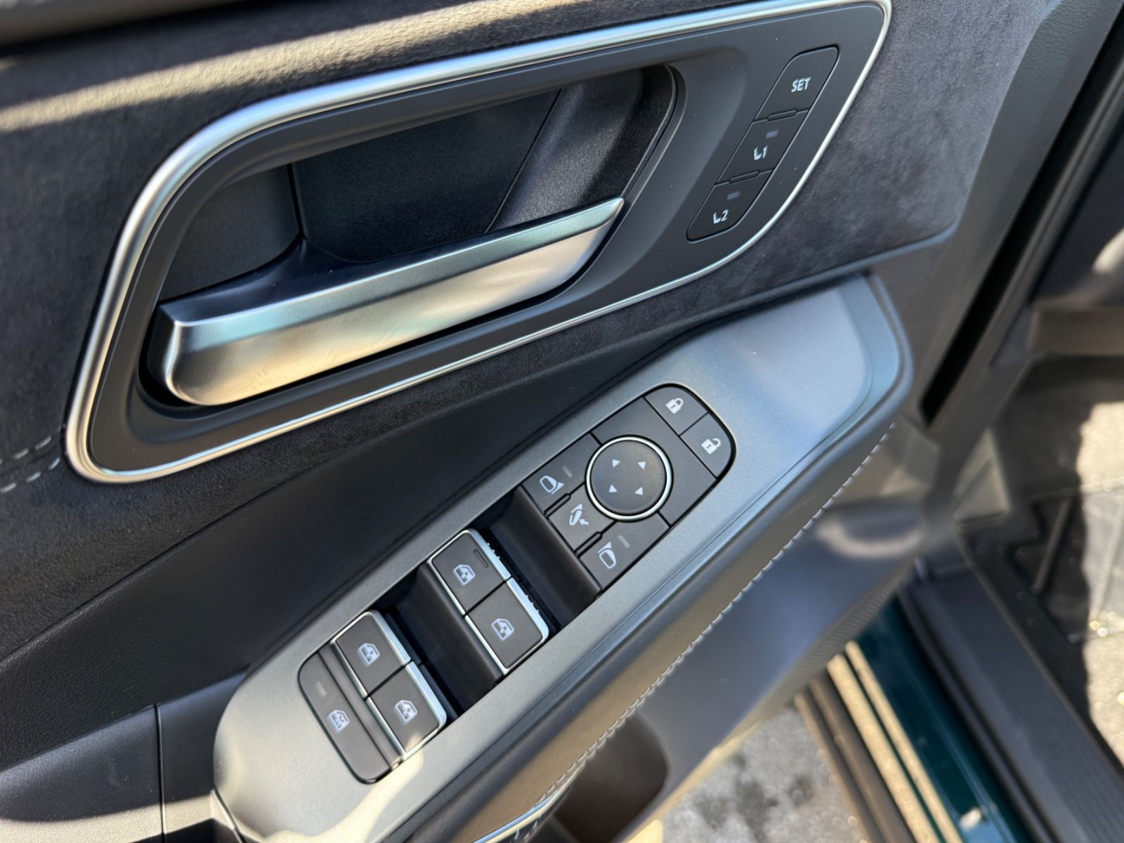 Fahrzeugabbildung Nissan Qashqai N-Design e-Power - Alcantara