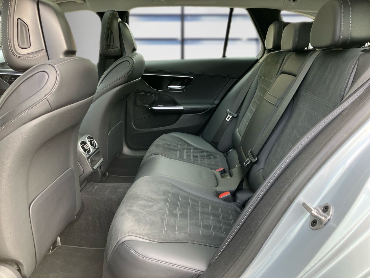 Fahrzeugabbildung Mercedes-Benz C 220 d T AMG Pano+Totw+LED+Ambi+Kamera+EasyPack