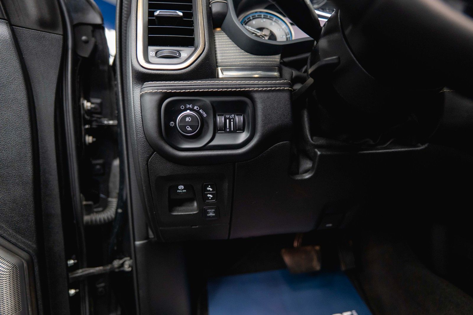 Fahrzeugabbildung Dodge RAM 5.7 V8 HEMI 4x4 LIMITED Offroad 100% Options