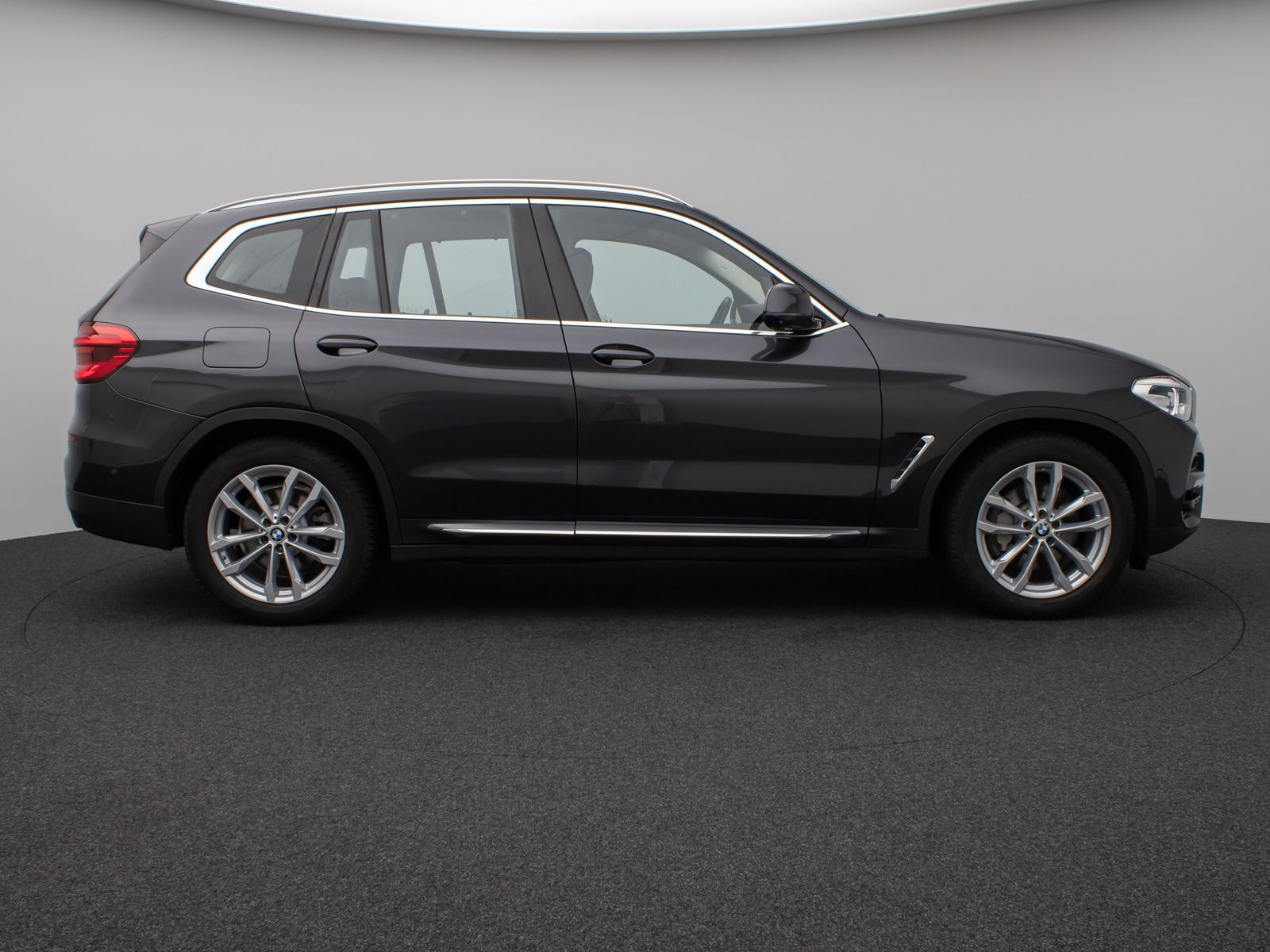 Fahrzeugabbildung BMW X3 xD30d LuxuryLine 360°HUD DAB HiFi AHK Komfort