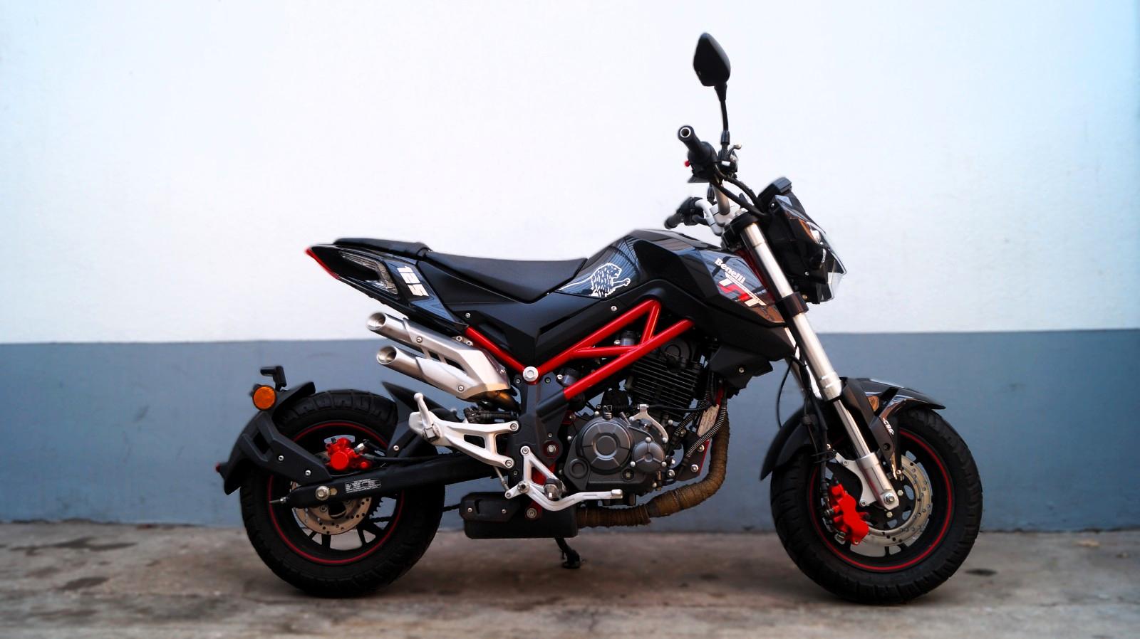 Benelli TNT 125 | ABS | 1. Hand