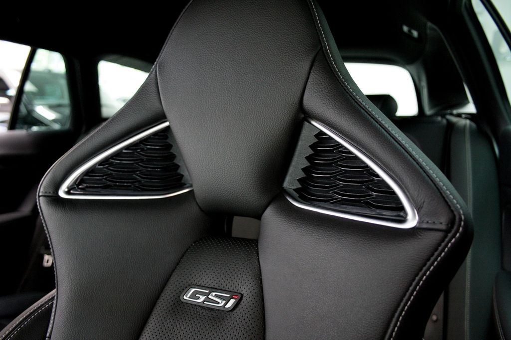 Opel Insignia B Sports Tourer GSi LED 4x4 AHK MASSAGE