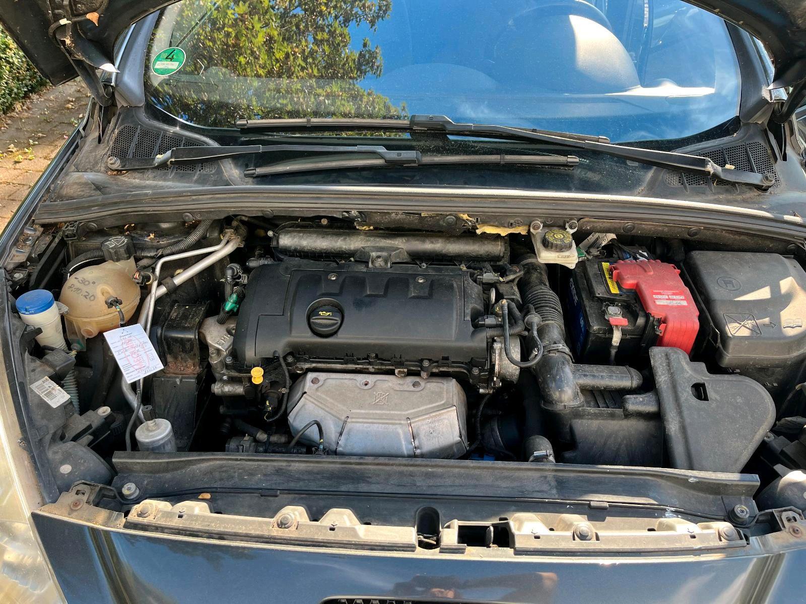 Peugeot 308 2009 — interior
