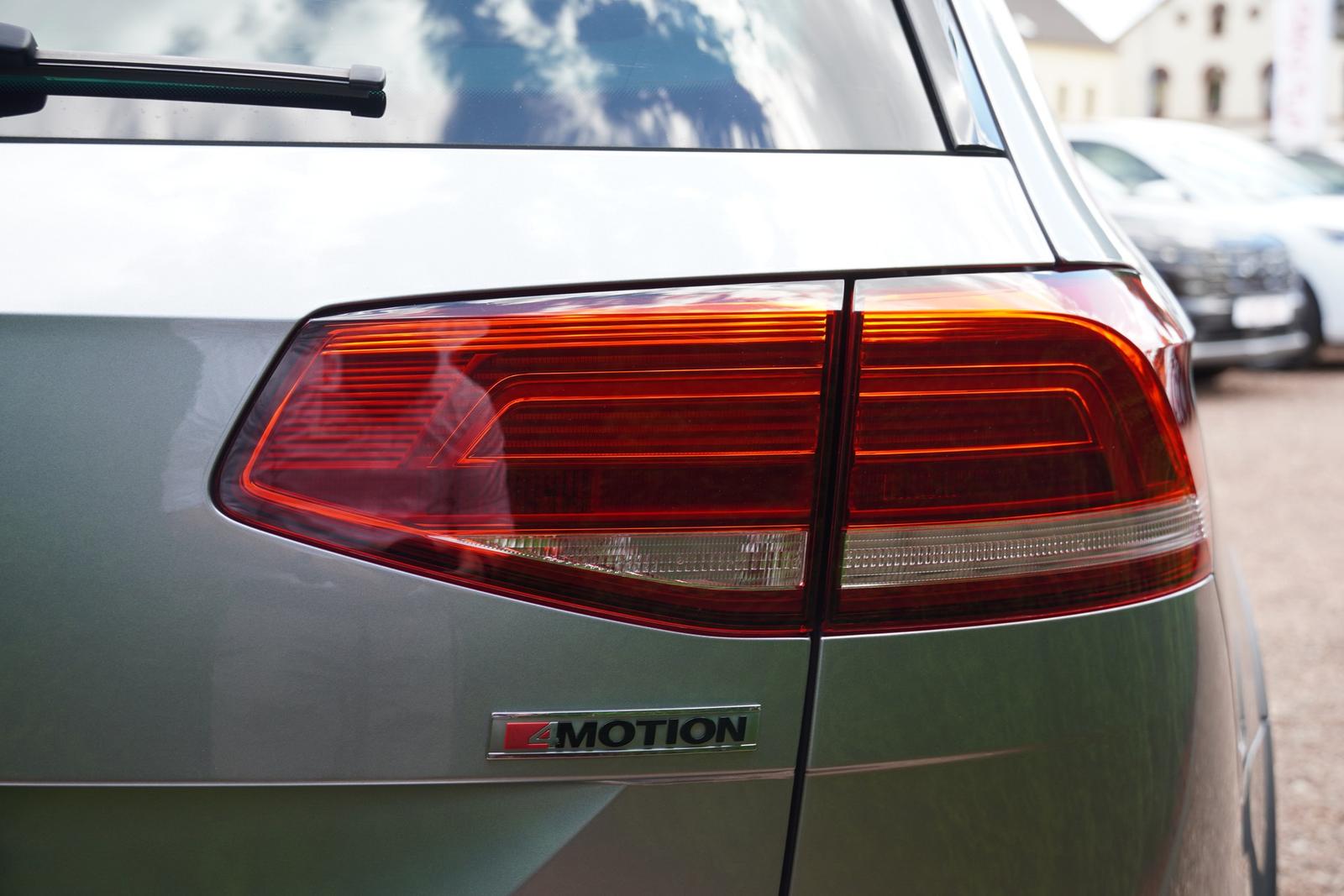 Volkswagen Passat Variant 2.0TSI DSG Alltrack 4M LED AHK AC