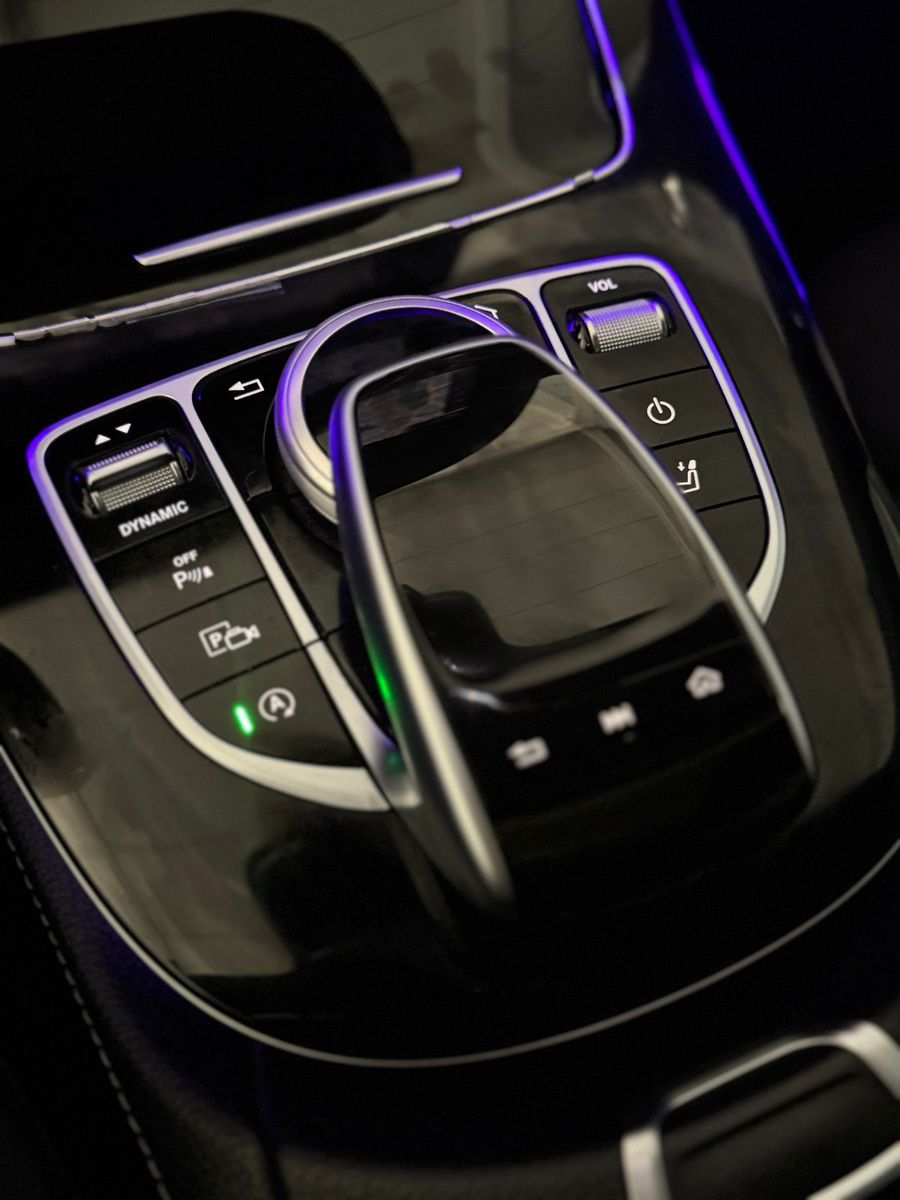 Fahrzeugabbildung Mercedes-Benz E 250 T 9GT 2X AMG LINE DISTRONIC MEMORY 20 ZOLL