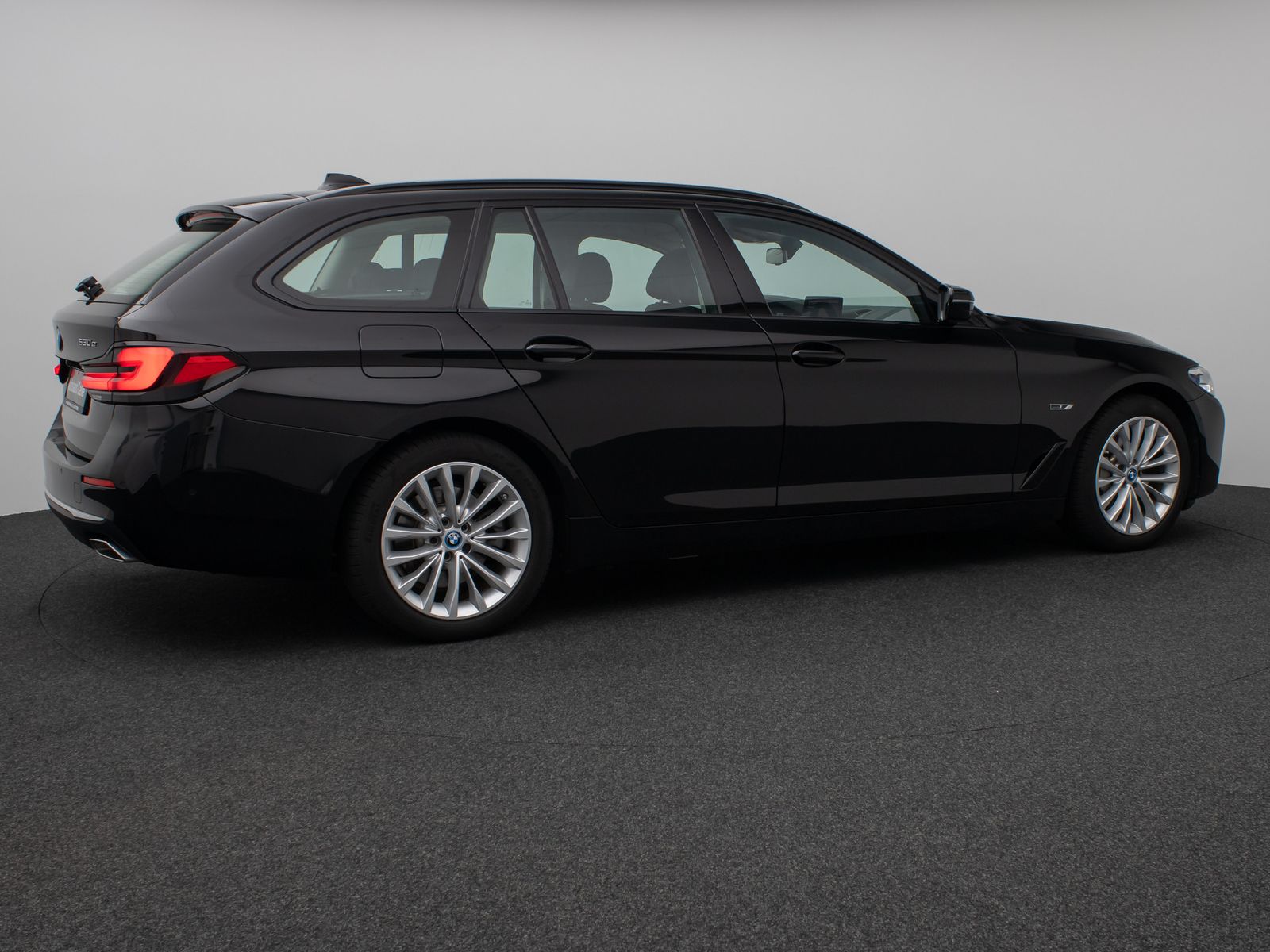 Fahrzeugabbildung BMW 530e Luxury Line Panorama Kamera HUD DAB 4xKlima