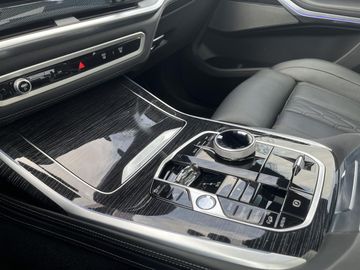 BMW X7 - 10