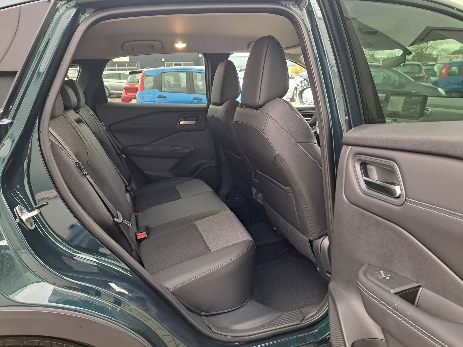 Fahrzeugabbildung Nissan Qashqai N-Connecta 1.3 MHEV 158PS Xtronic WINTER