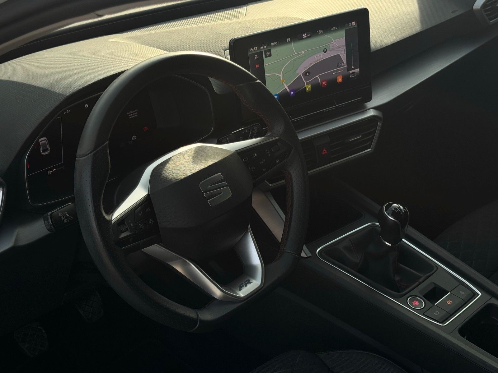 Fahrzeugabbildung SEAT Leon 1.5 TSI FR ACC LED VC SHZ LHZ Kam Ambiente