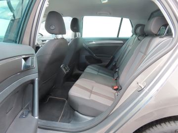 Volkswagen Golf - 11