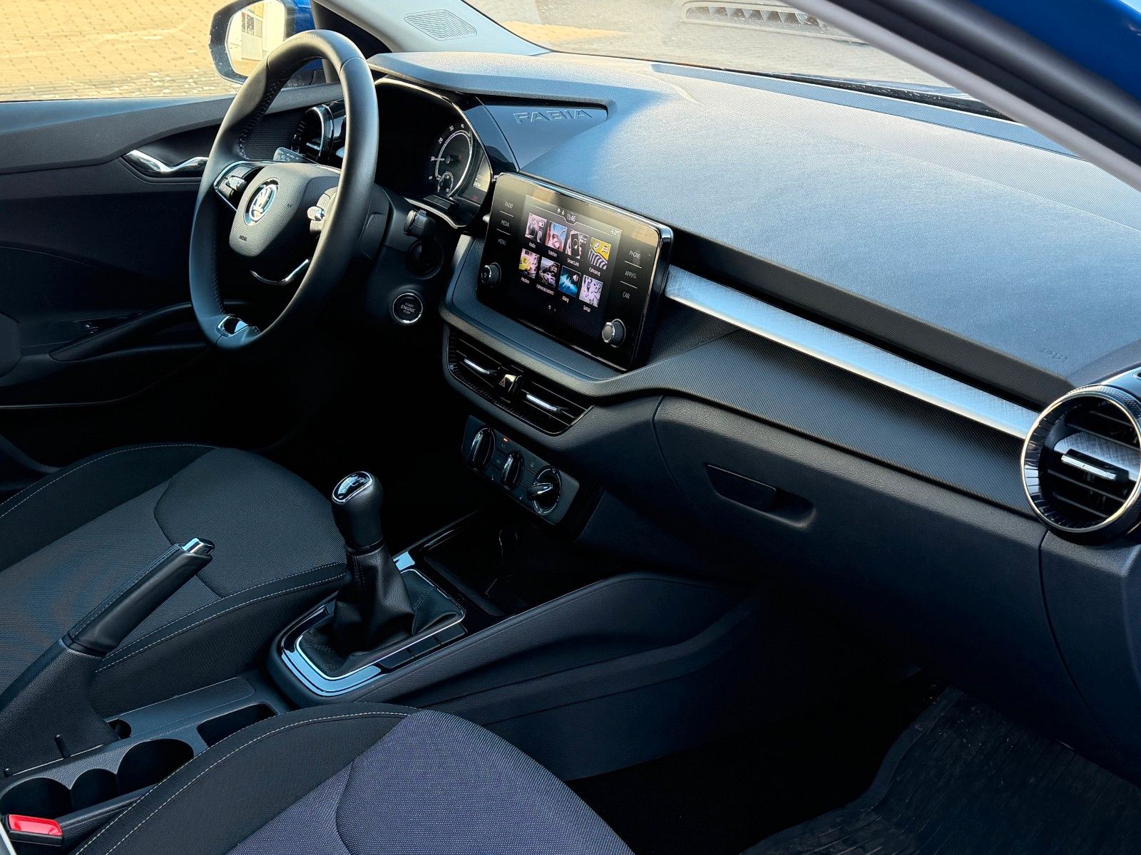 Fahrzeugabbildung SKODA Fabia 1.0 MPI Selection *Klima*Allwetter*Stzhzg*