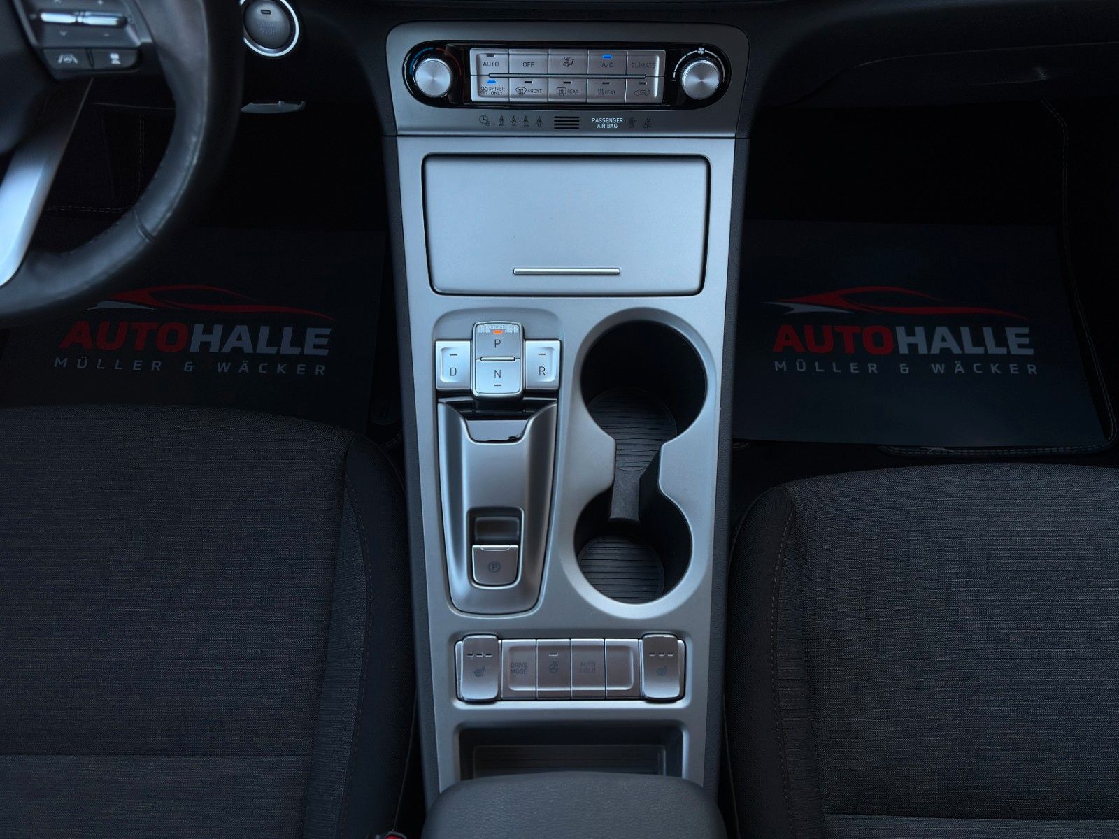Fahrzeugabbildung Hyundai KONA E Select SHZ LHZ LKA LFA ACC CarPlay Navi