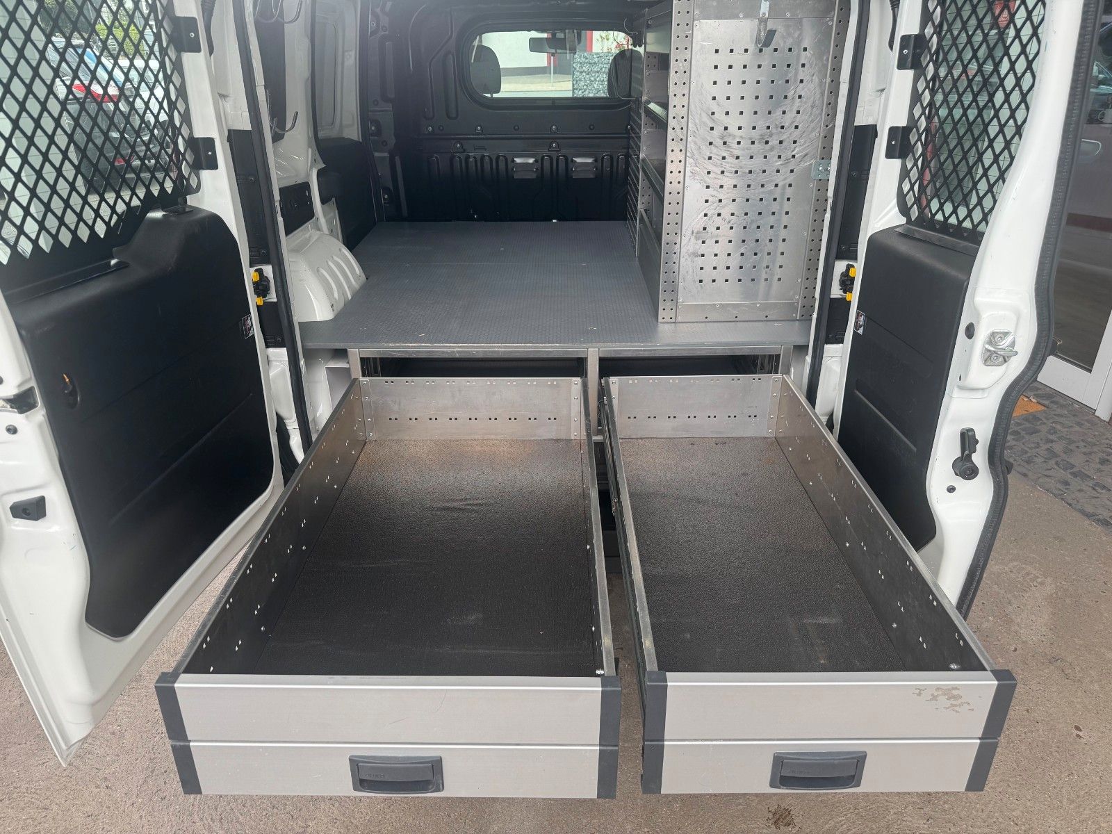Fahrzeugabbildung Fiat Doblo SX Kasten Innenausbau/Navi/1.Hand