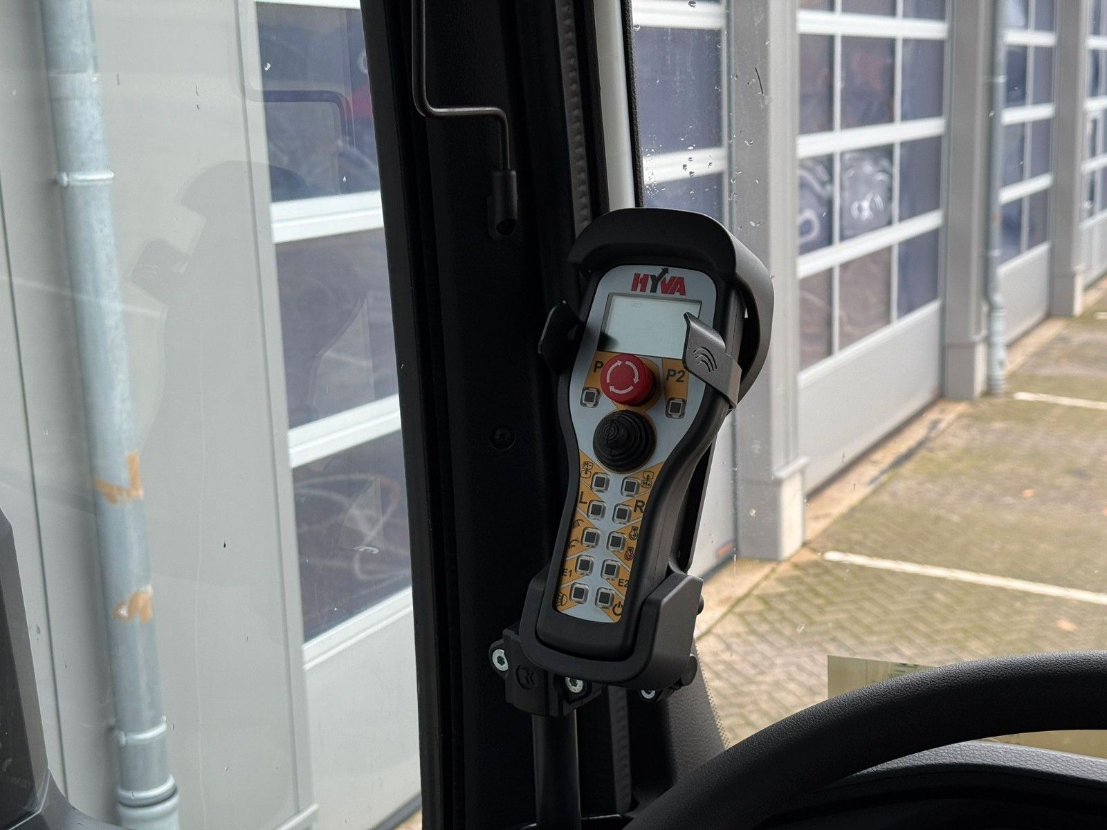 Fahrzeugabbildung MAN TGS 26.520 Absetzkipper HYVA 18 TAZ / Funk / 6x4