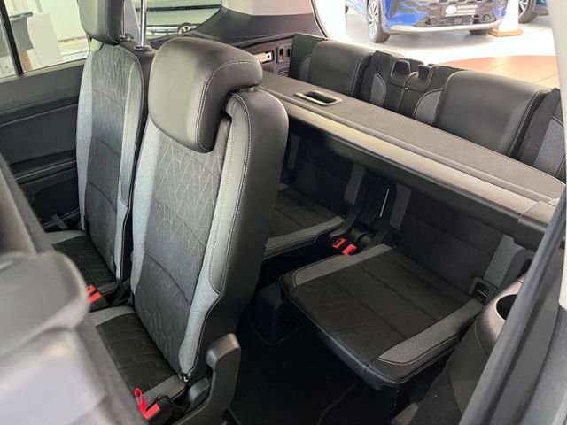 Fahrzeugabbildung Volkswagen Touran 1.5 TSI DSG GOAL LED AHK NAV 7-SITZE