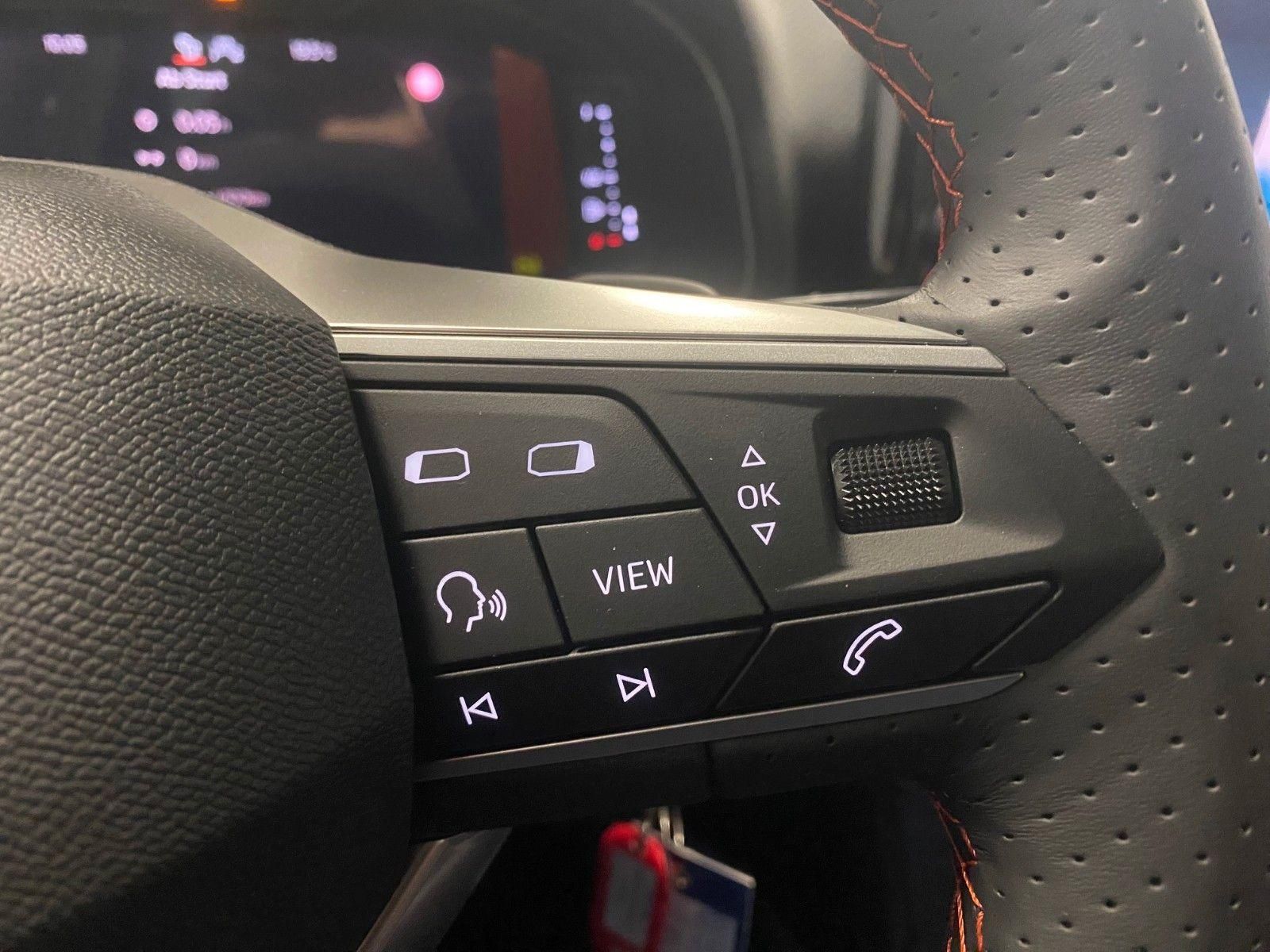 Fahrzeugabbildung SEAT Arona 1.5 TSI FR DSG GARANTIE 5+ACC+AHK+Spurwech