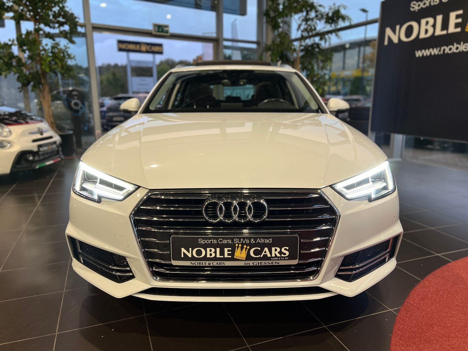 Fahrzeugabbildung Audi A4 Avant 40 TFSI design PANO LED NAV SHZ 19"